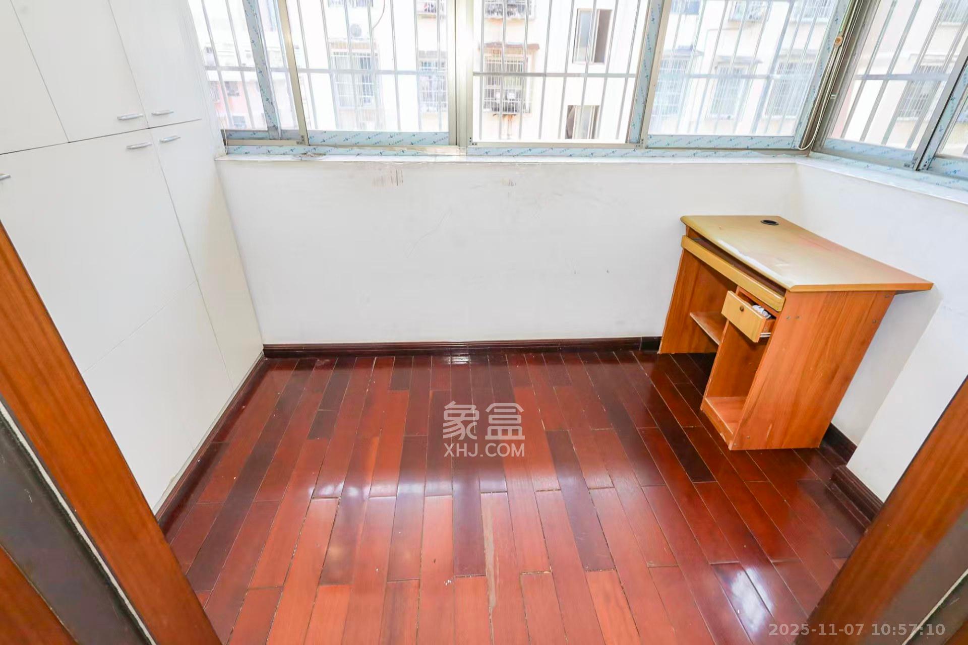 桔洲新苑（观沙岭）  3室2厅2卫    2200.0元/月室内图