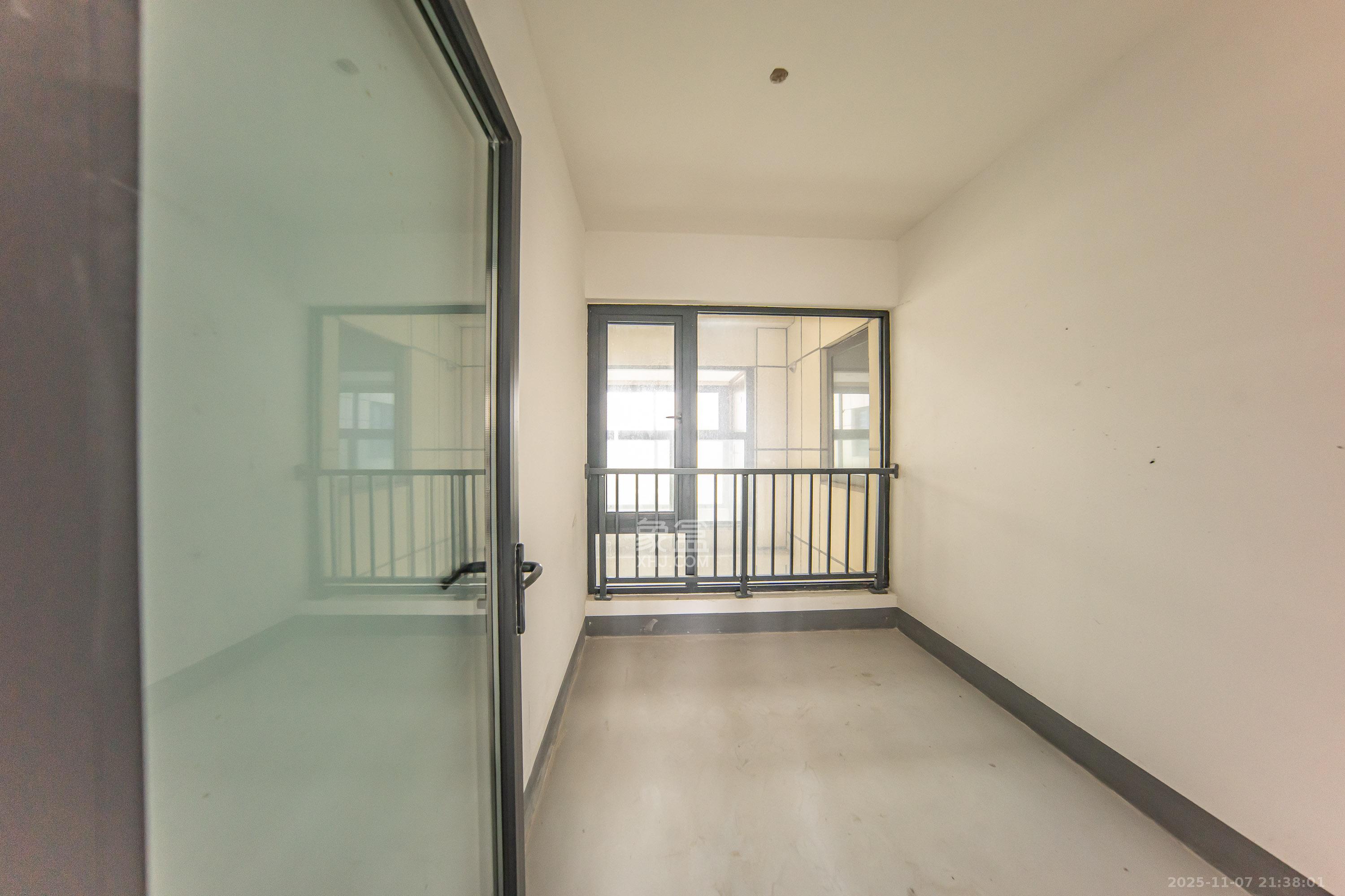 建投象山国际 5室2厅2卫 240.0万 建投象山国际 5室2厅2卫 240.0万卧室