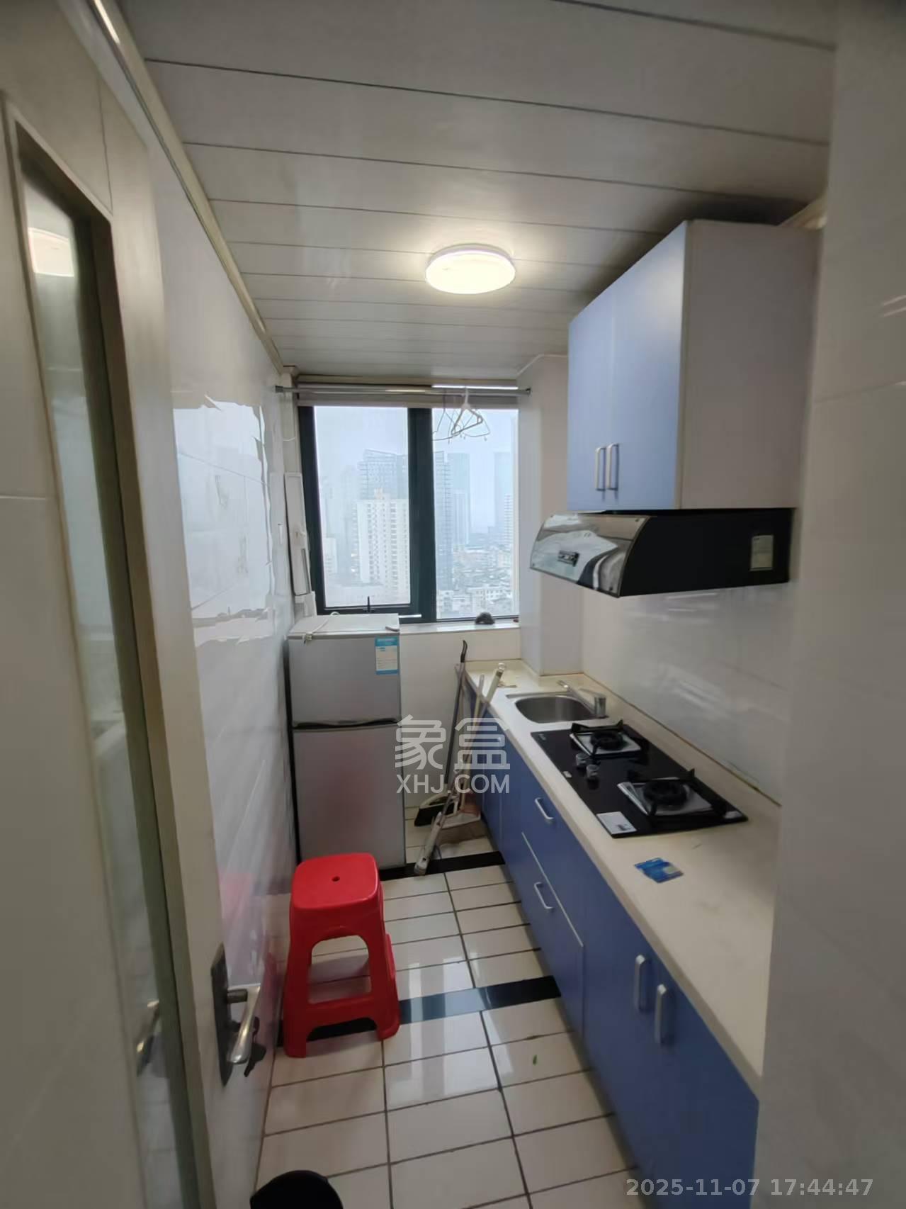 中天广场  1室1厅1卫    1600.0元/月室内图