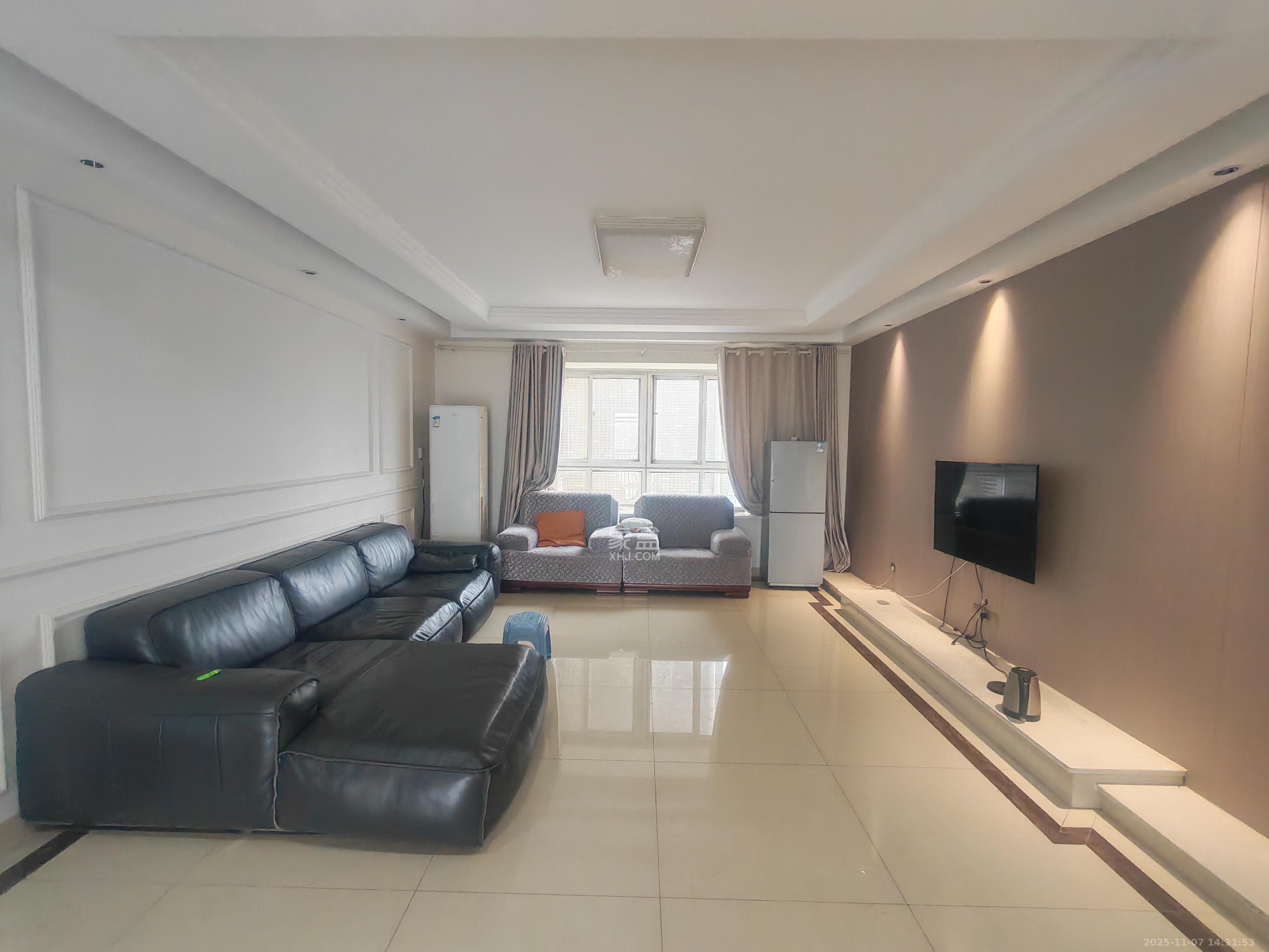 嘉盛华庭（一期、二期、三期）  4室2厅1卫    3800.0元/月