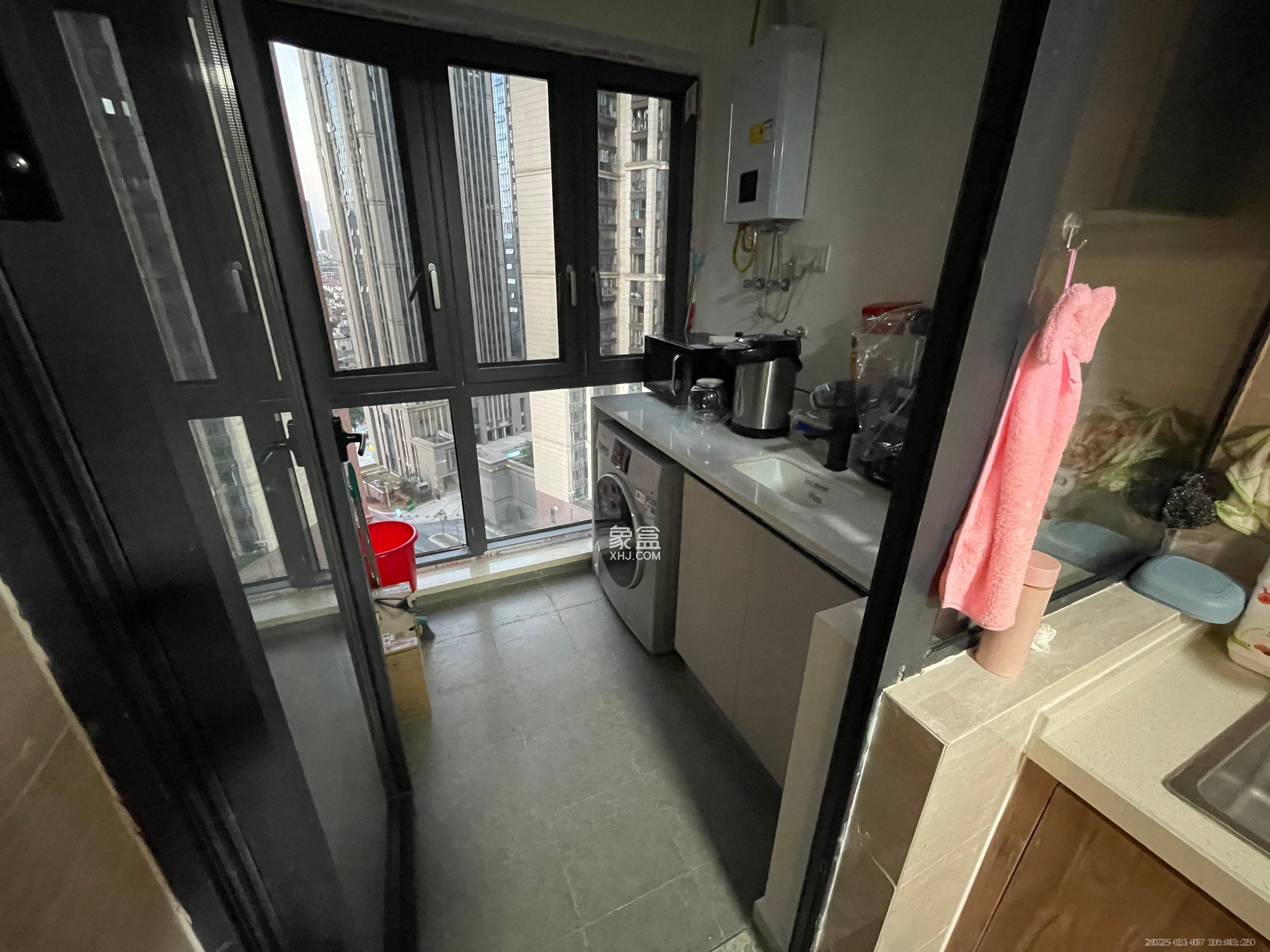 荣泰广场  4室2厅2卫    3600.0元/月