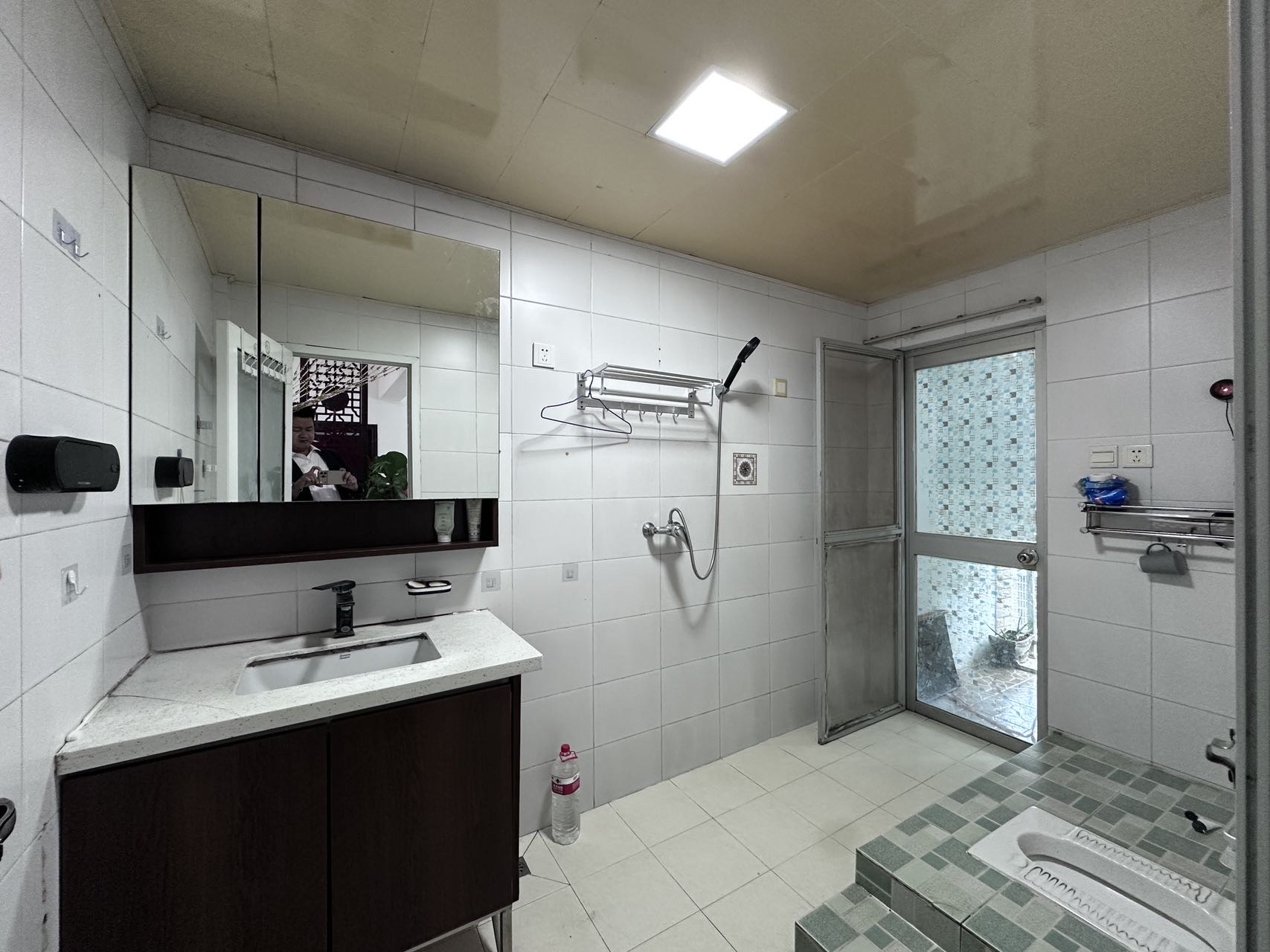 绿色佳园 3室2厅2卫 140.0万 绿色佳园 3室2厅2卫 140.0万客厅