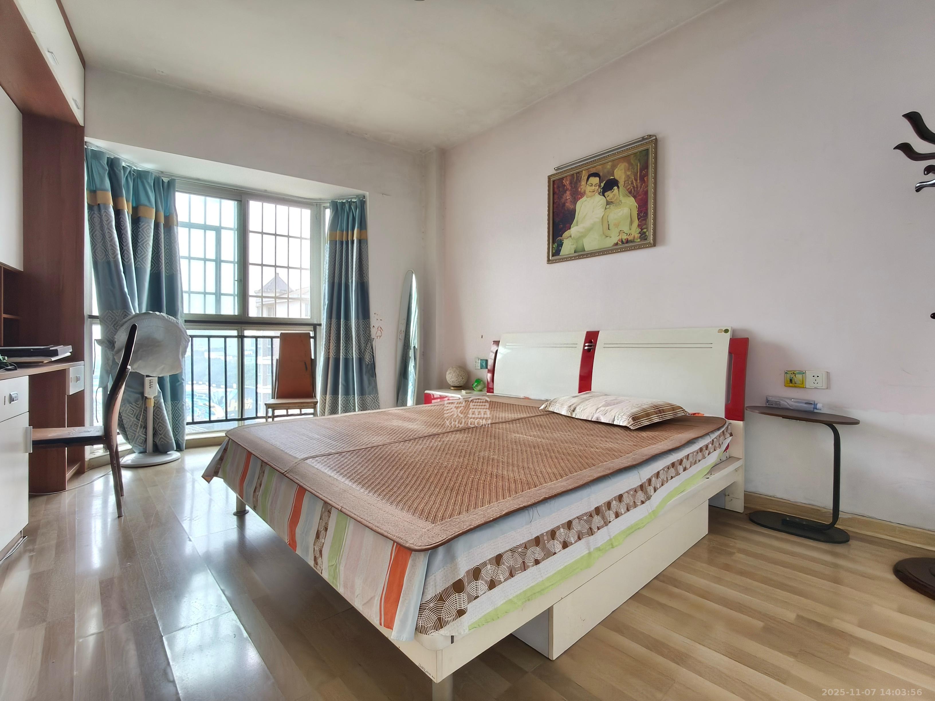 幸福洋房  3室2厅2卫    1900.0元/月室内图