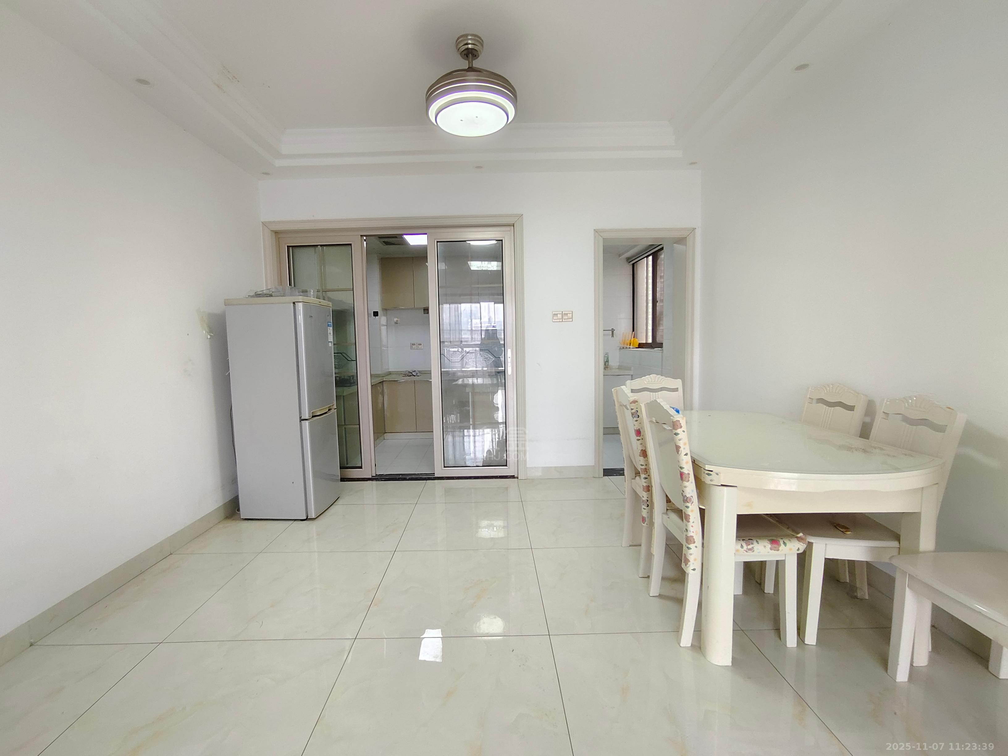 奥园广场 3室2厅2卫 2200.0元/月 奥园广场 3室2厅2卫 2200.0元/月室内图