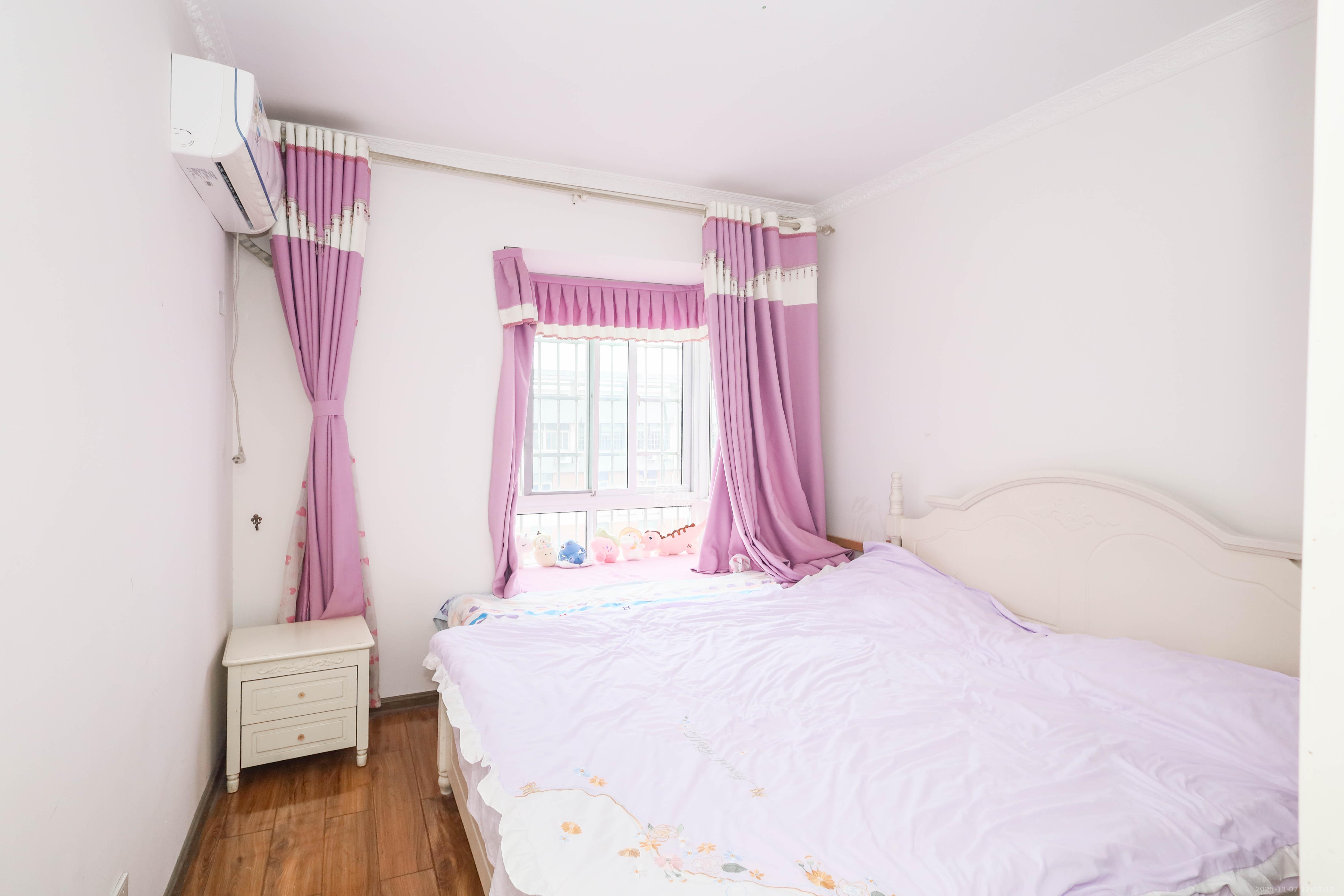 可可小城（麓谷可可小城)  3室2厅1卫    75.0万卧室