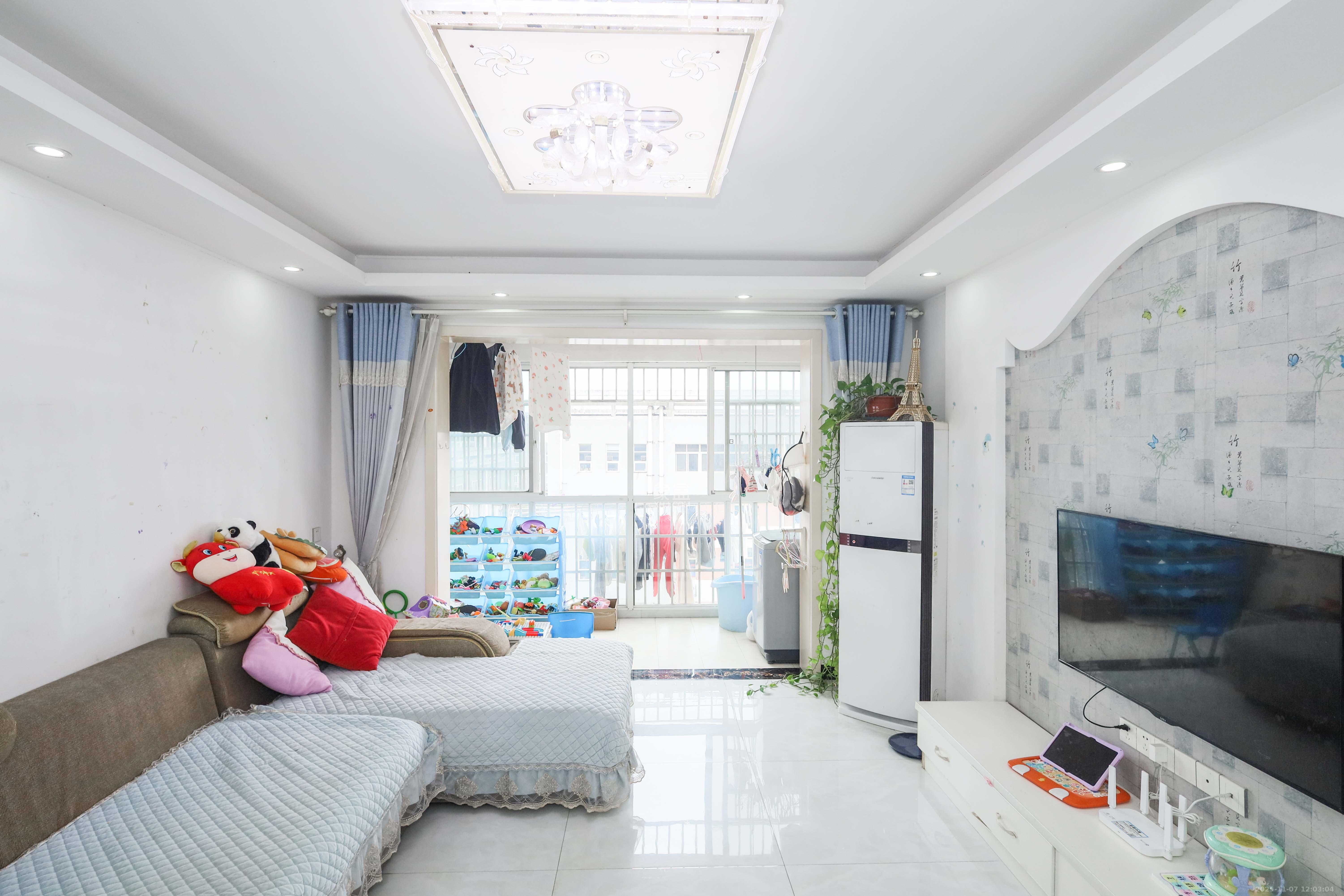 可可小城(麓谷可可小城) 3室2厅1卫 75.0万 可可小城(麓谷可可小城) 3室2厅1卫 75.0万客厅