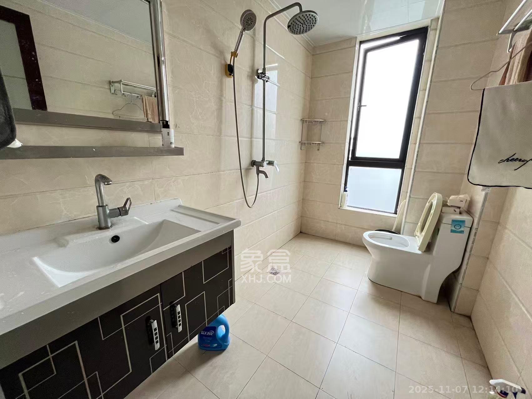 达美D6区  3室2厅2卫    2500.0元/月室内图