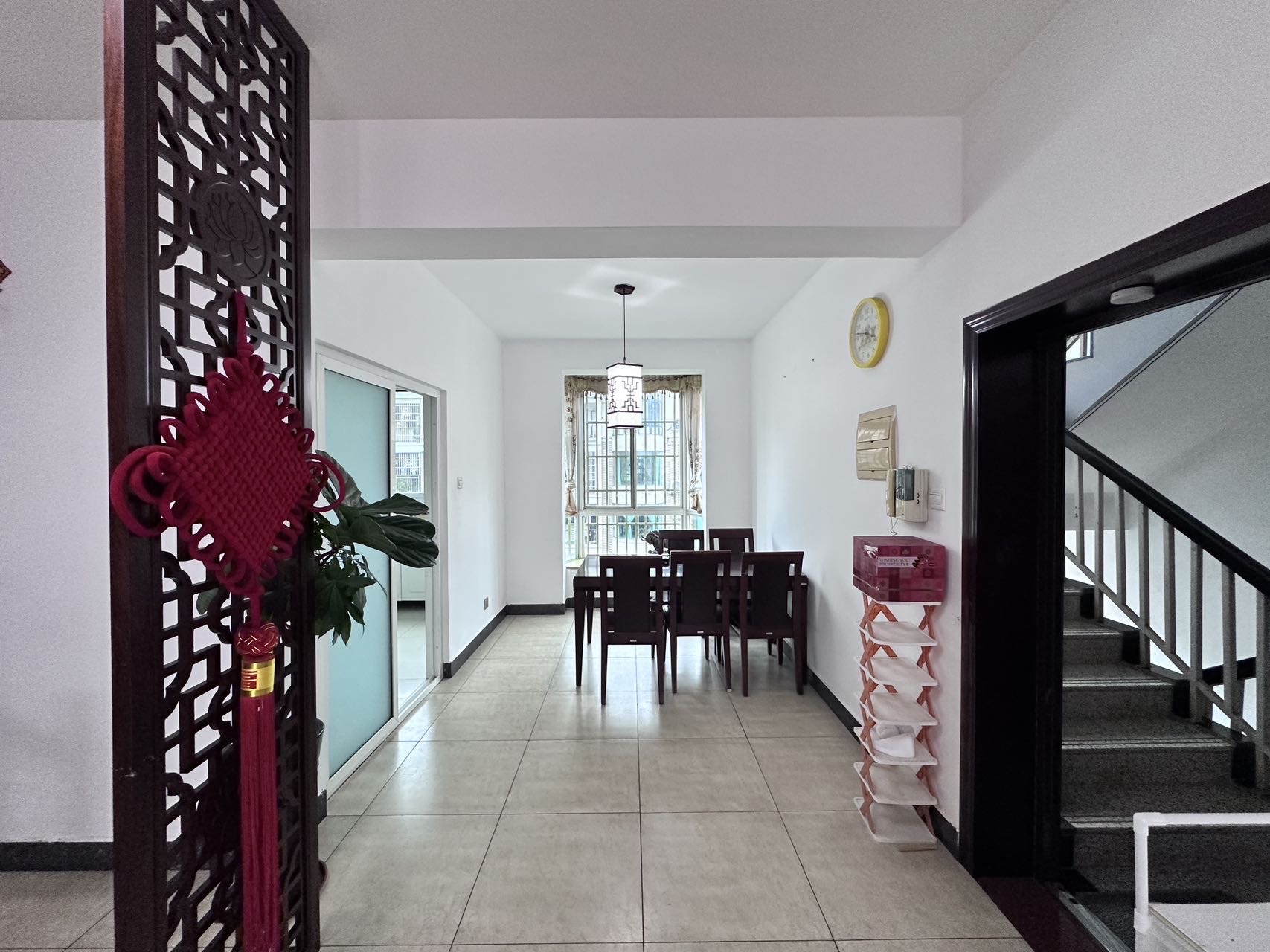 绿色佳园 3室2厅2卫 140.0万 绿色佳园 3室2厅2卫 140.0万客厅