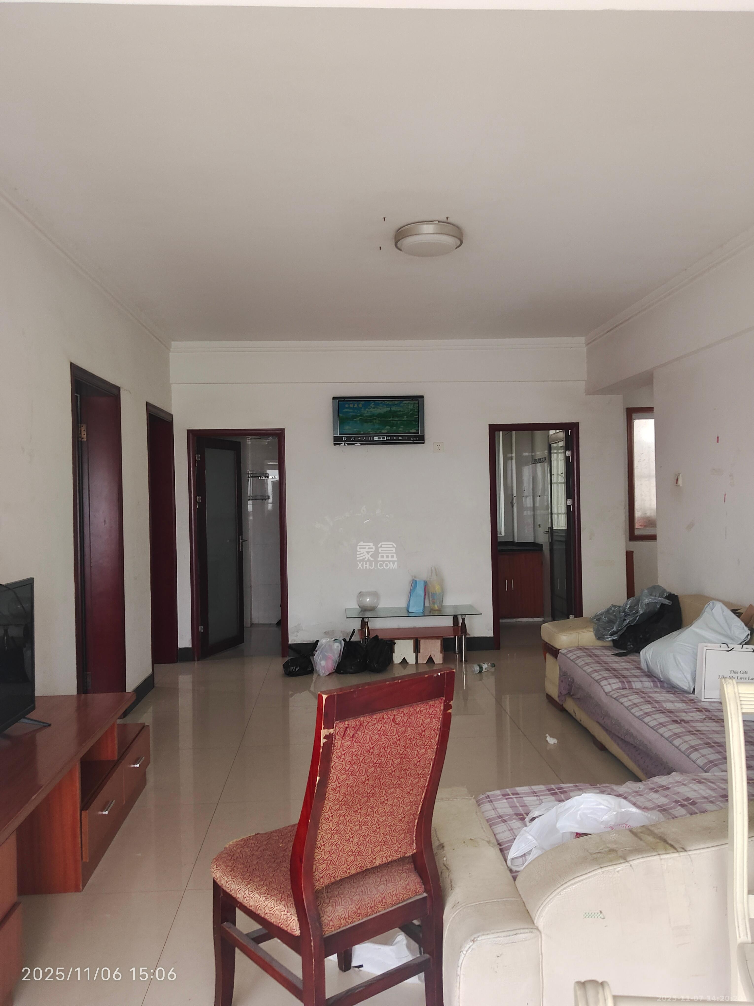 未来现代城  1室2厅1卫    1600.0元/月