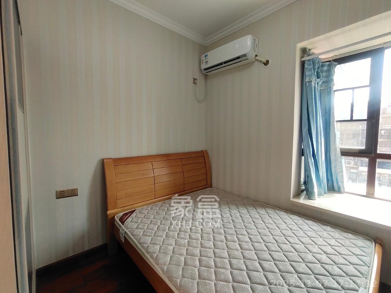 麓山枫情  2室1厅1卫    2000.0元/月室内图