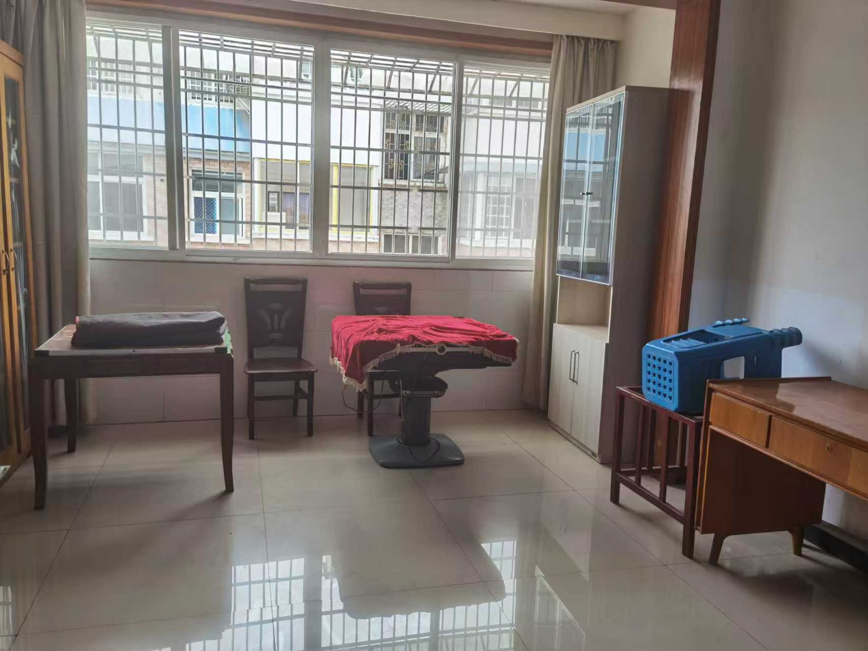 五金建材市场二期 5室2厅2卫 1800.0元/月 五金建材市场二期 5室2厅2卫 1800.0元/月室内图