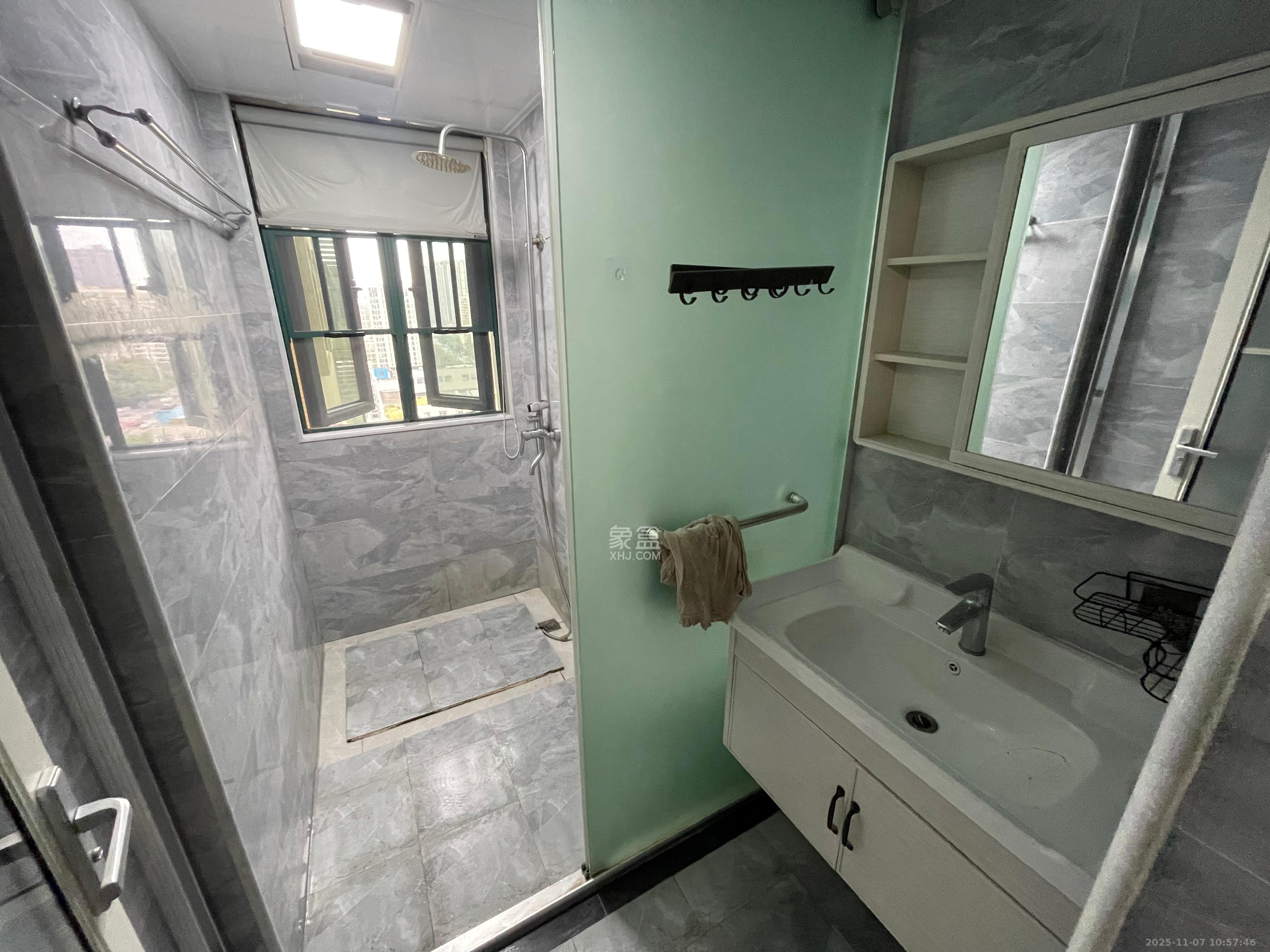 恒大华府 3室2厅1卫 2500.0元/月 恒大华府 3室2厅1卫 2500.0元/月室内图