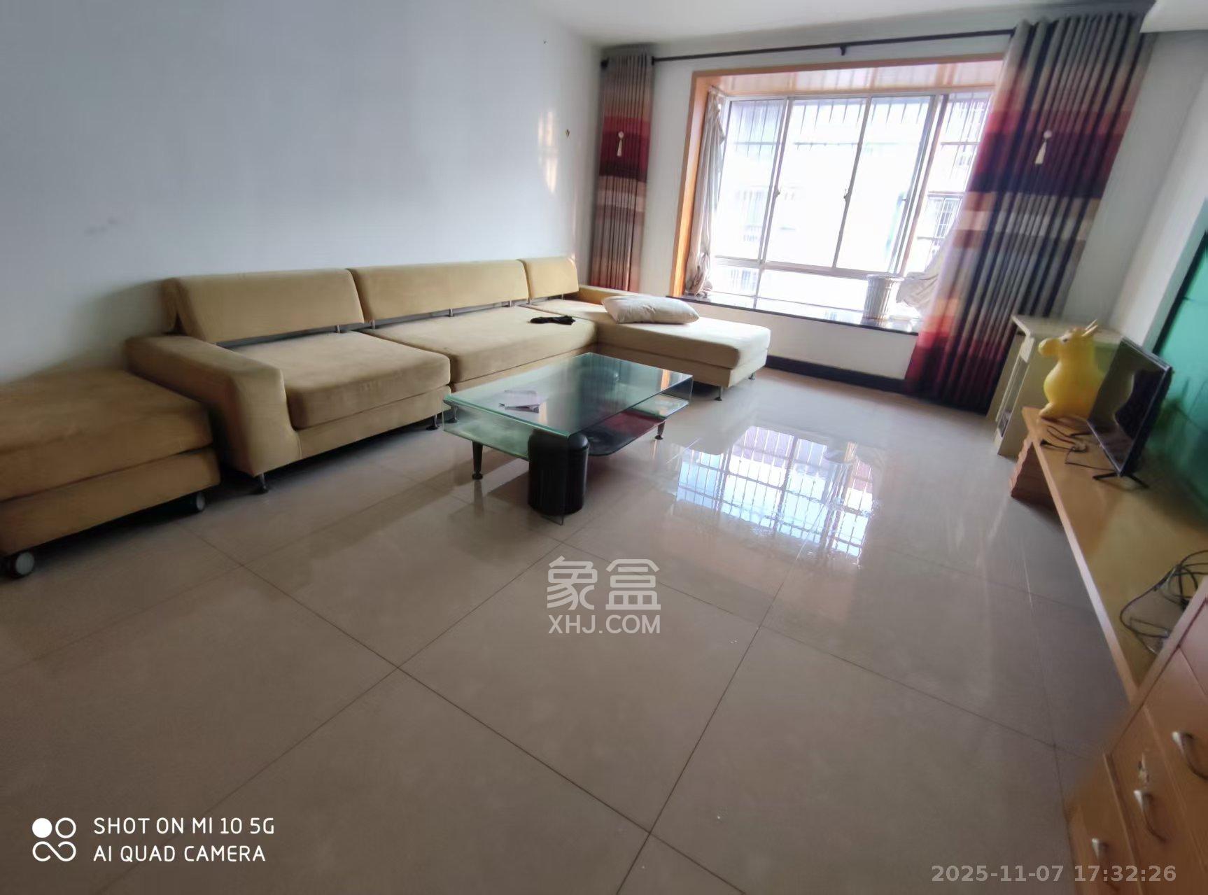 景湾小区(井湾小区) 3室2厅1卫 1600.0元/月 景湾小区(井湾小区) 3室2厅1卫 1600.0元/月室内图