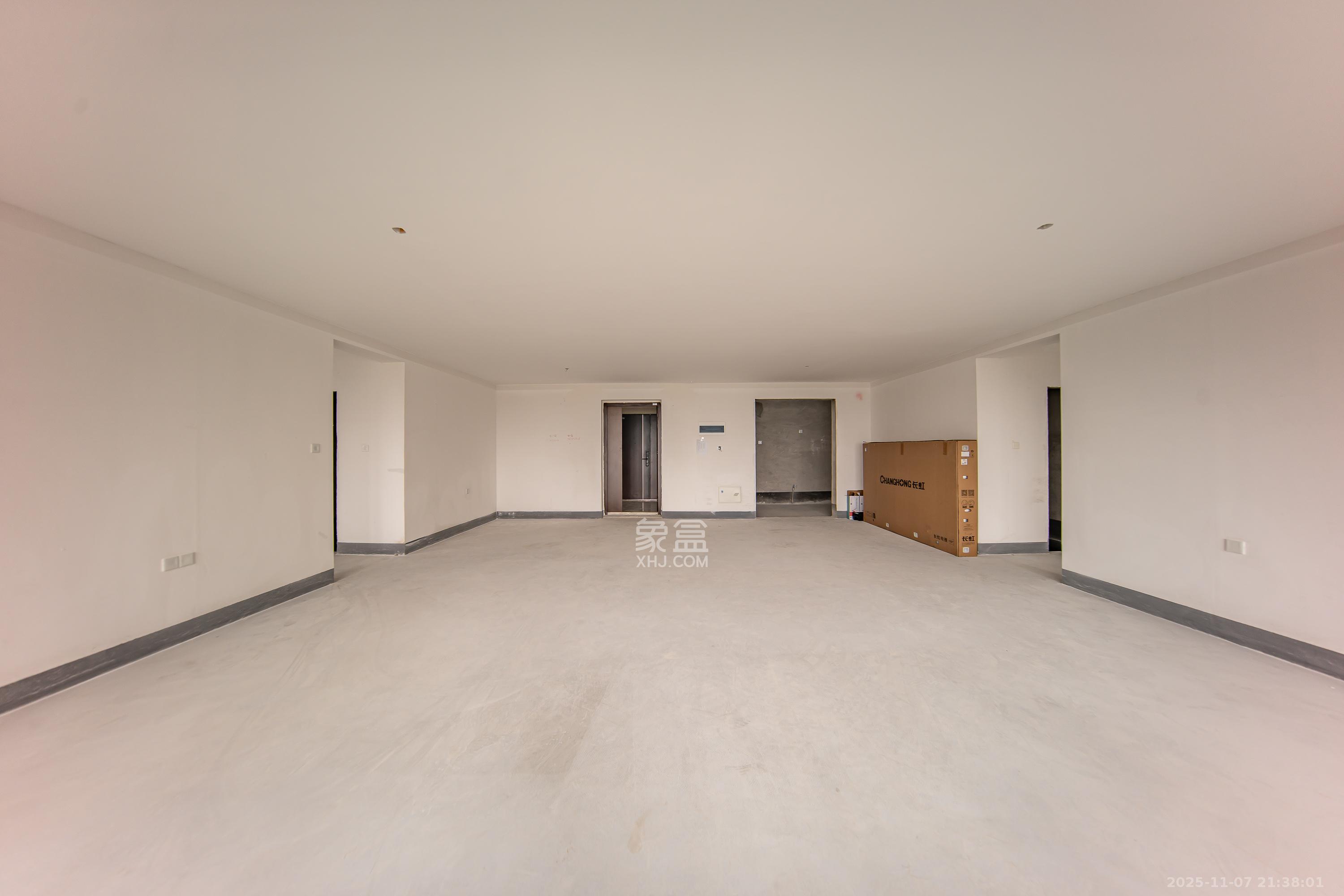 建投象山国际 5室2厅2卫 240.0万 建投象山国际 5室2厅2卫 240.0万客厅