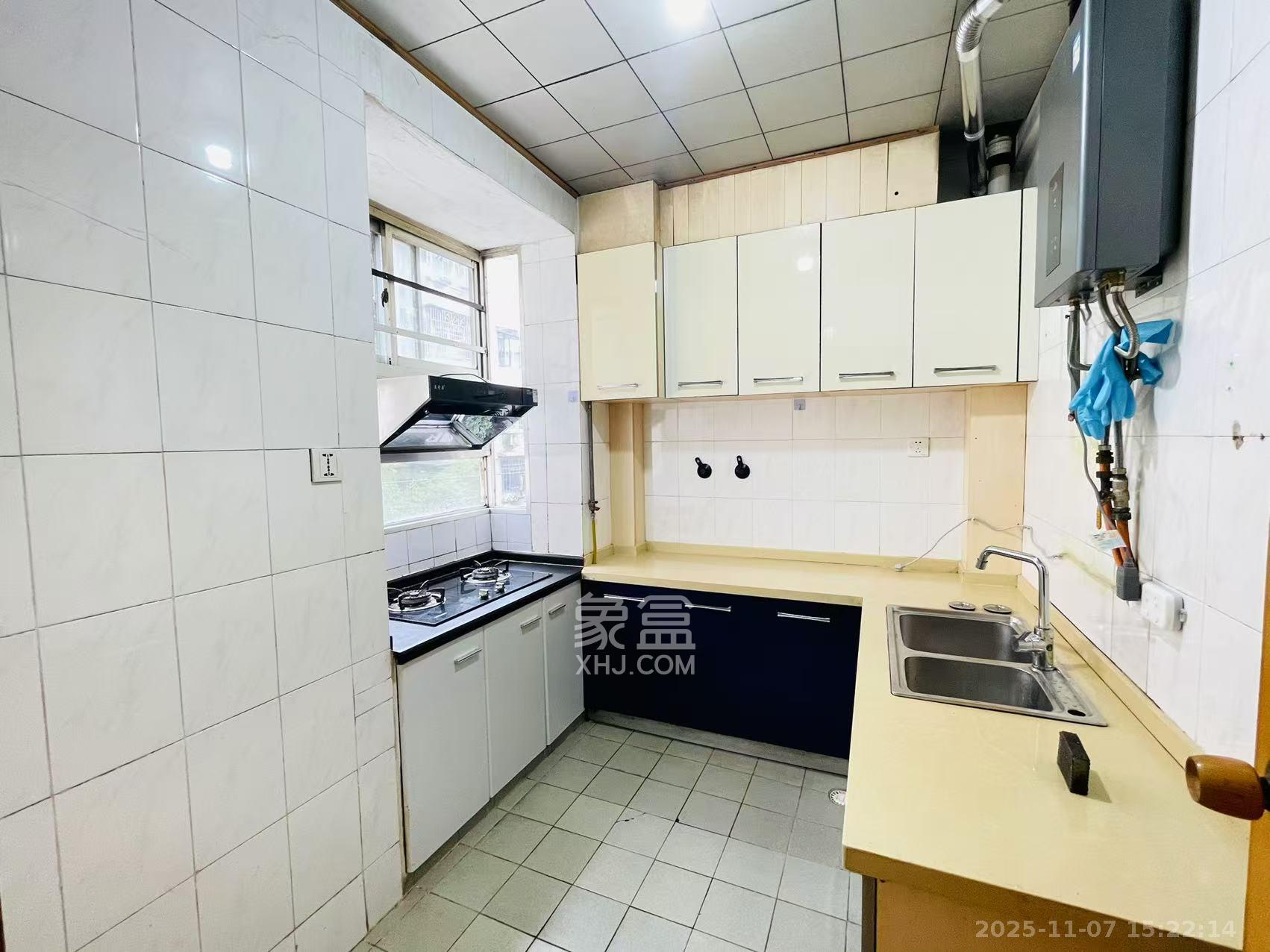 陈家湖小区  4室2厅2卫    3200.0元/月室内图