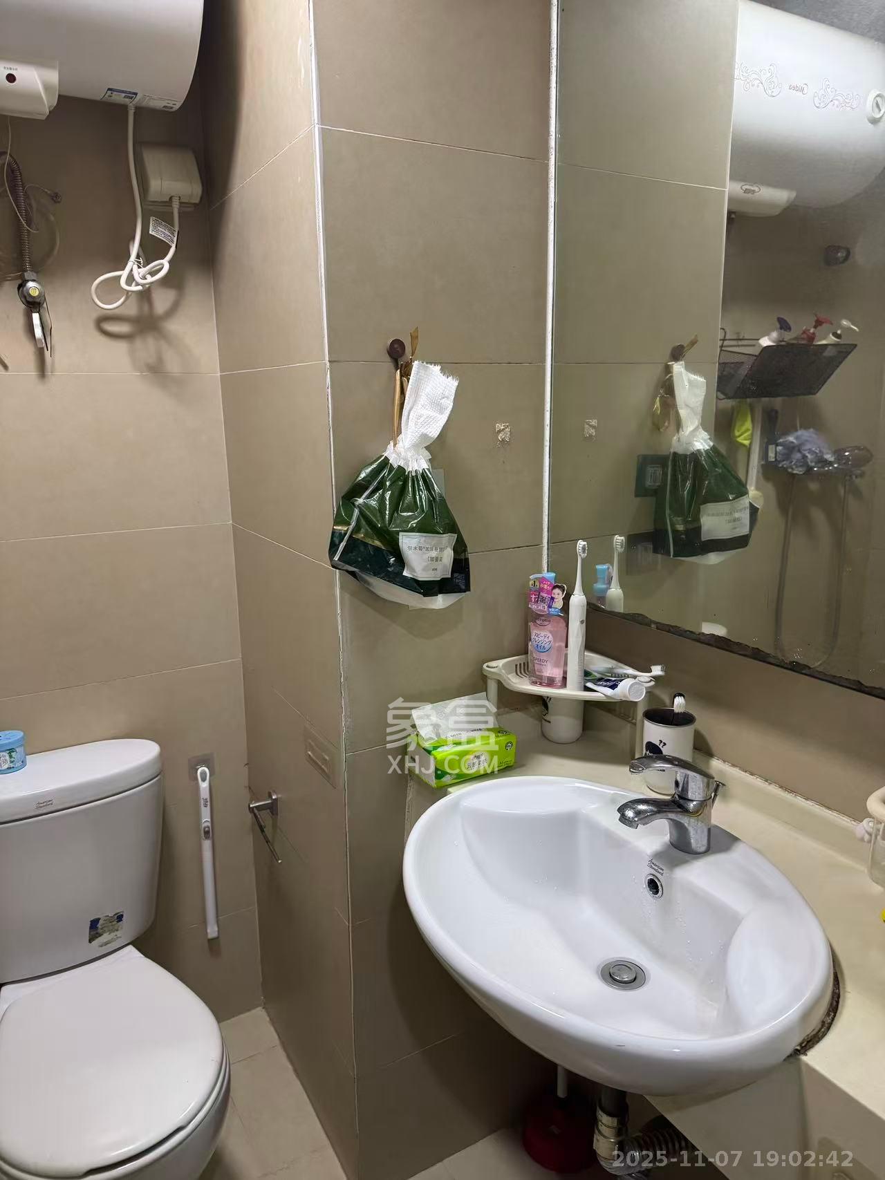 万科金色家园 1室1厅1卫 1300.0元/月 万科金色家园 1室1厅1卫 1300.0元/月室内图