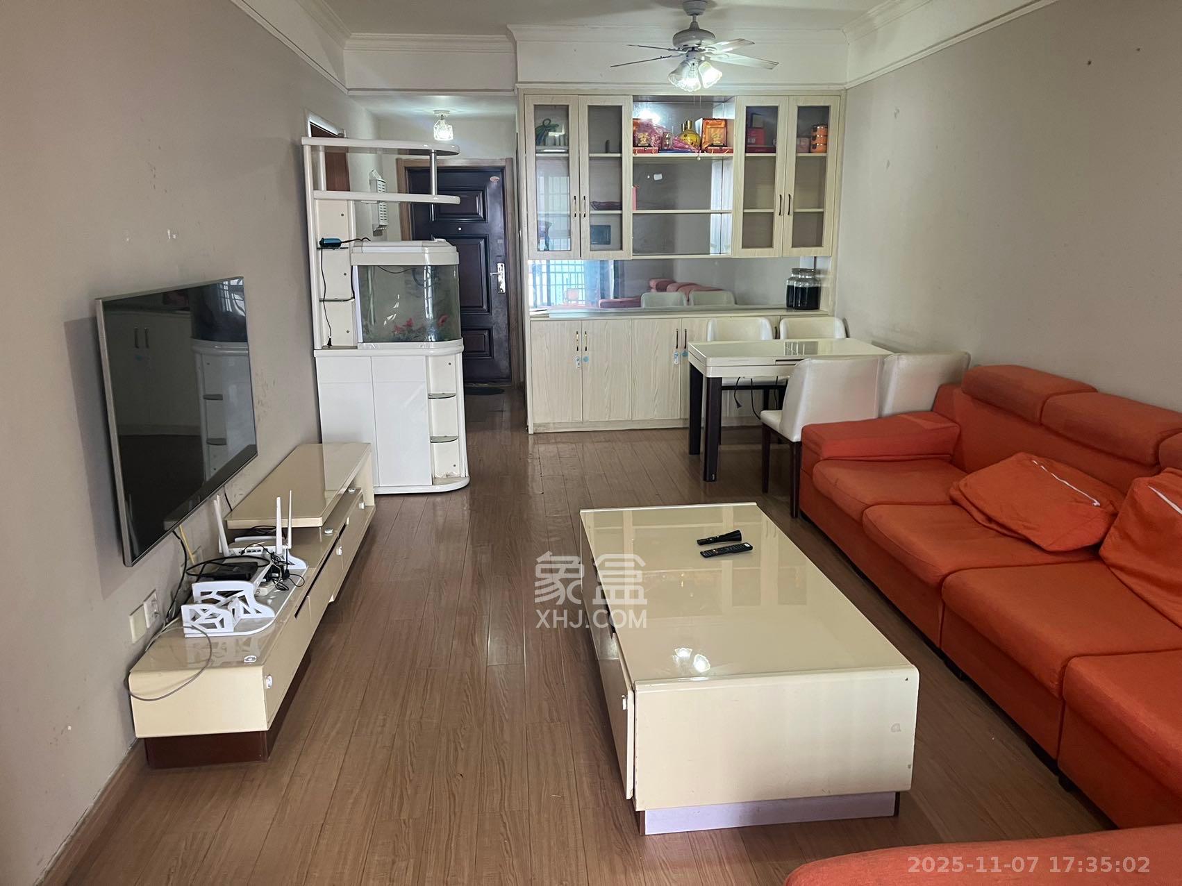 麓谷小镇  3室2厅1卫    2300.0元/月