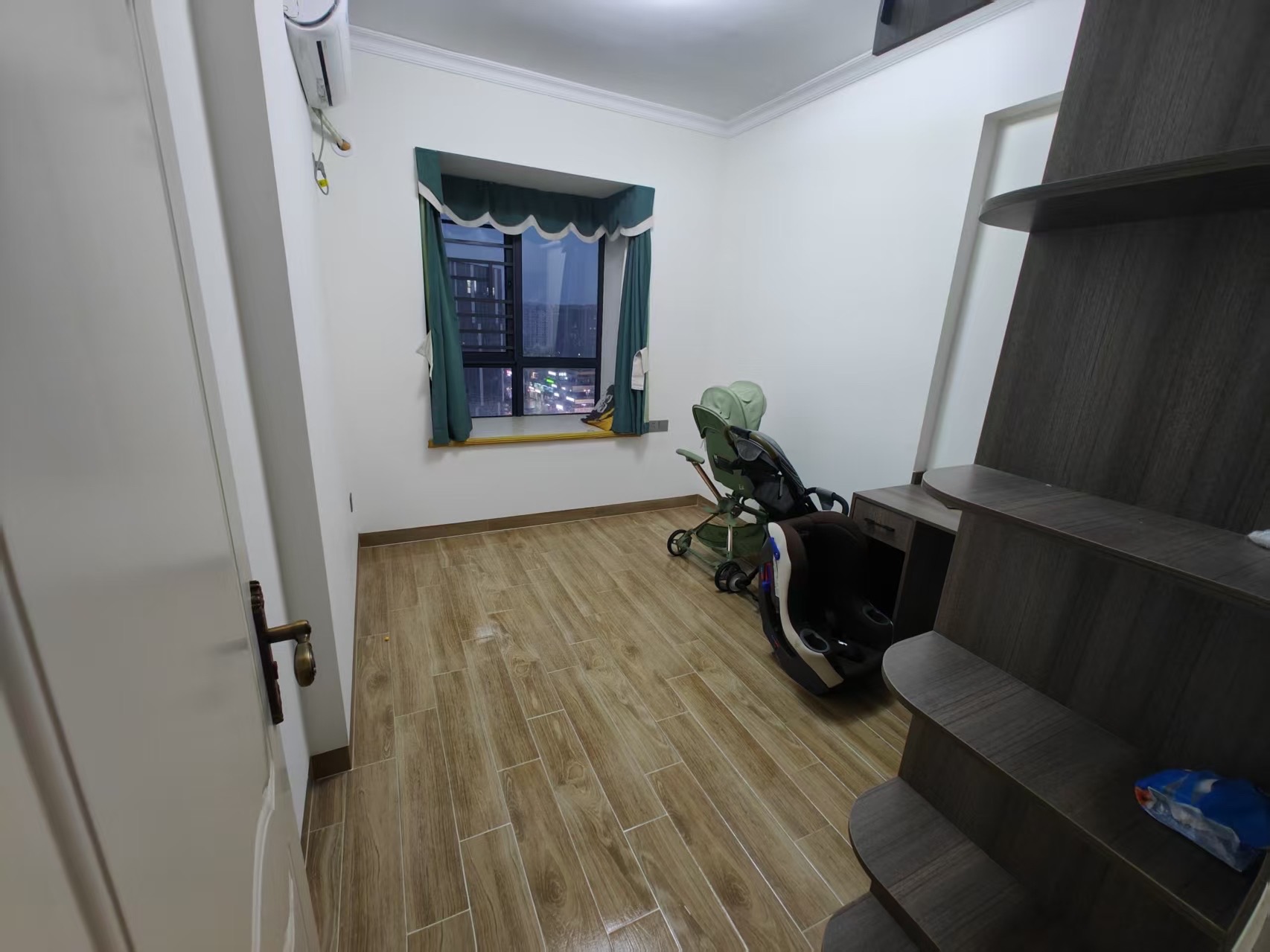 现代美居（喜盈门）  3室2厅2卫    3500.0元/月室内图