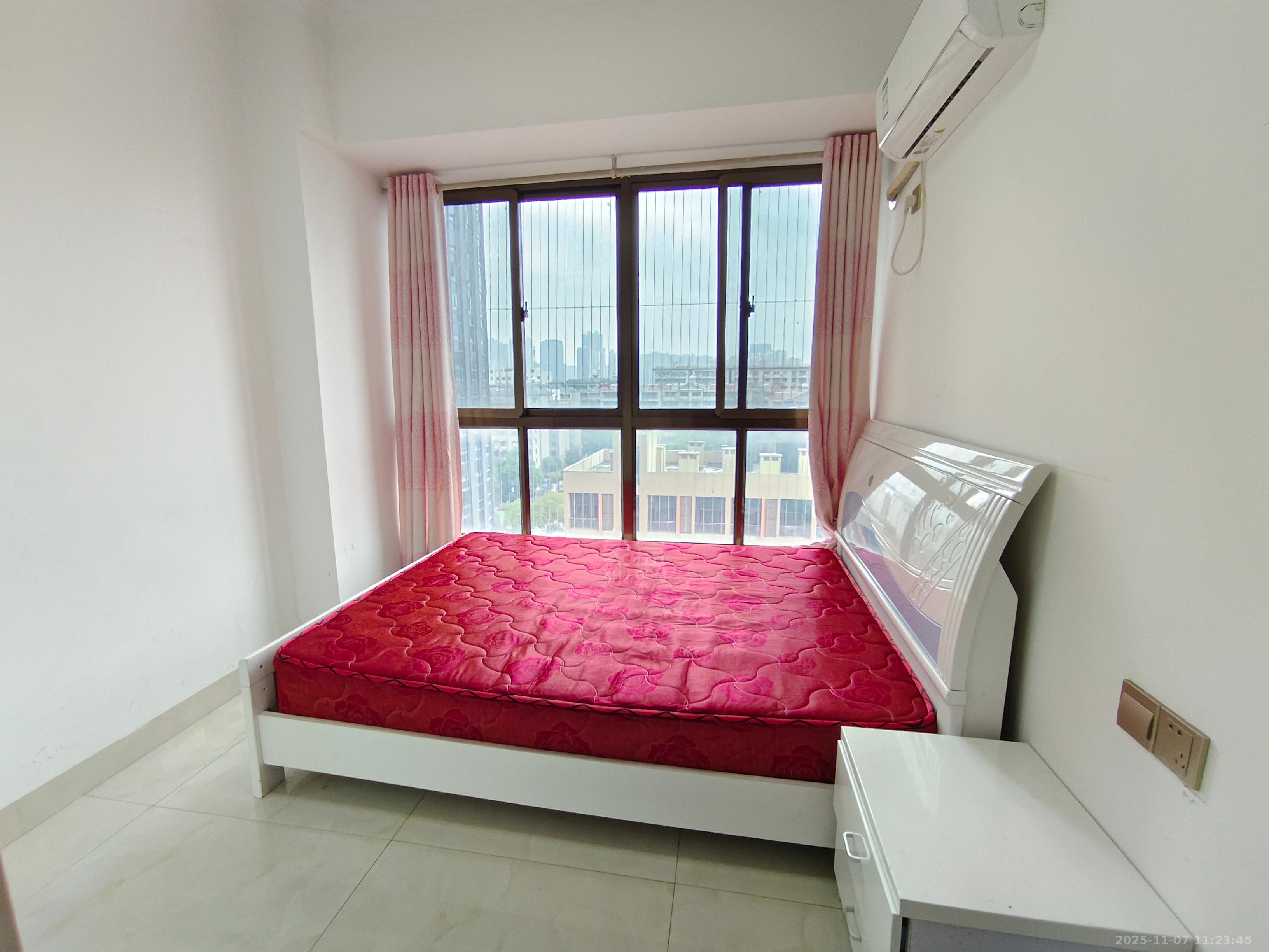 奥园广场 3室2厅2卫 2200.0元/月 奥园广场 3室2厅2卫 2200.0元/月室内图