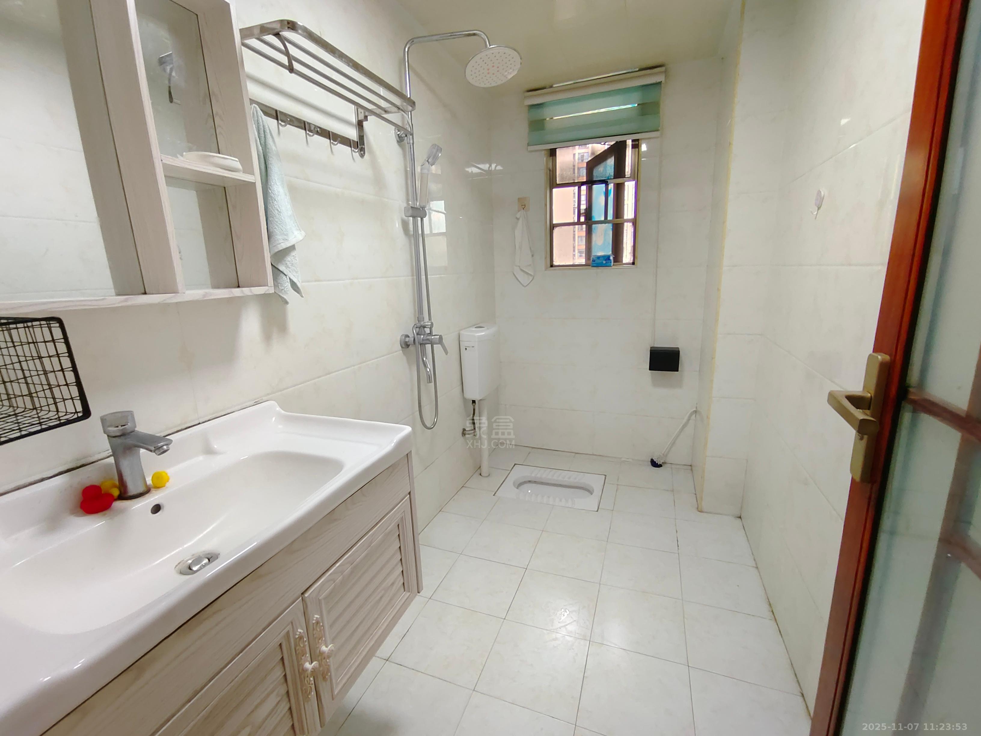 奥园广场 3室2厅2卫 2200.0元/月 奥园广场 3室2厅2卫 2200.0元/月室内图