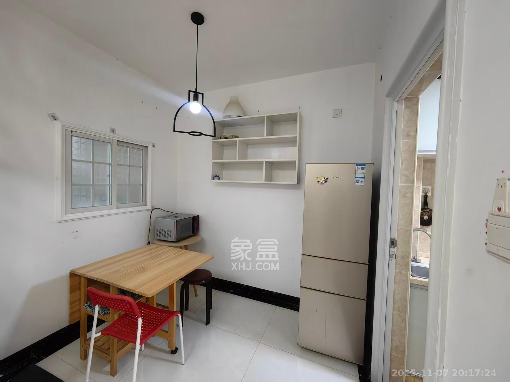 第六都(陆都小区) 1室1厅1卫 1800.0元/月 第六都(陆都小区) 1室1厅1卫 1800.0元/月室内图