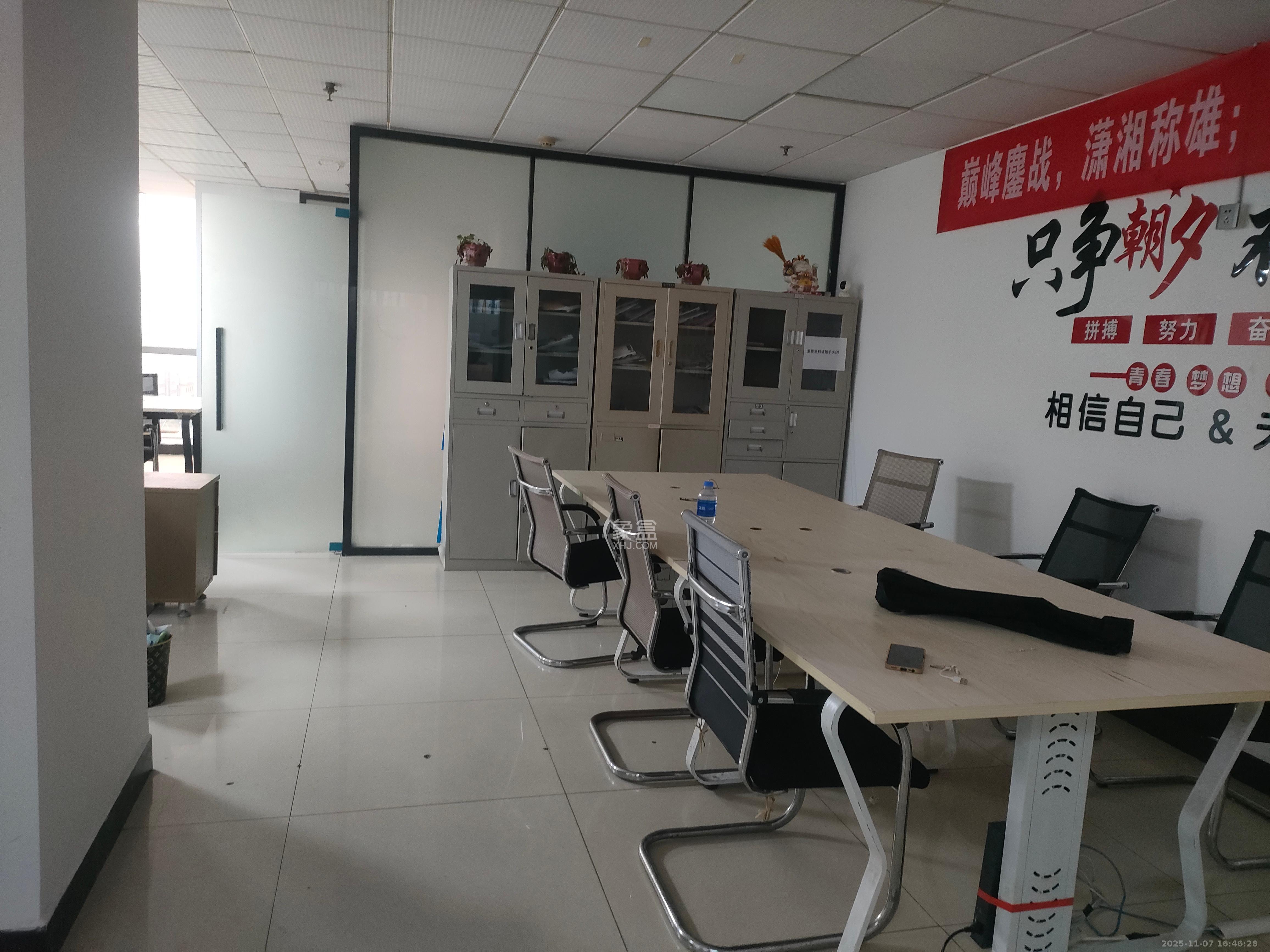 百脑汇大厦（友阿百货）  1室1厅1卫    4500.0元/月