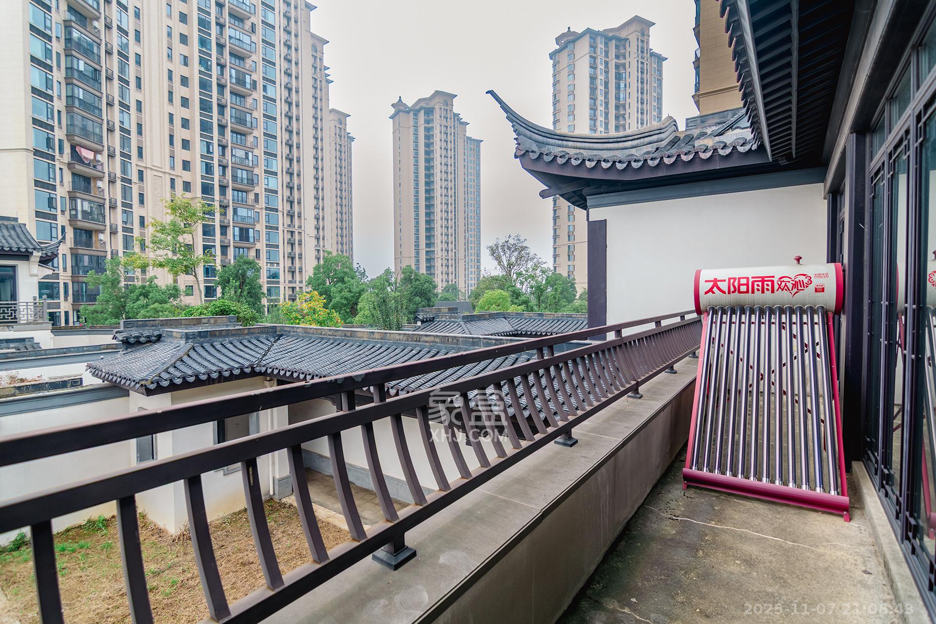 绿城高尔夫小镇  6室2厅4卫    390.0万阳台