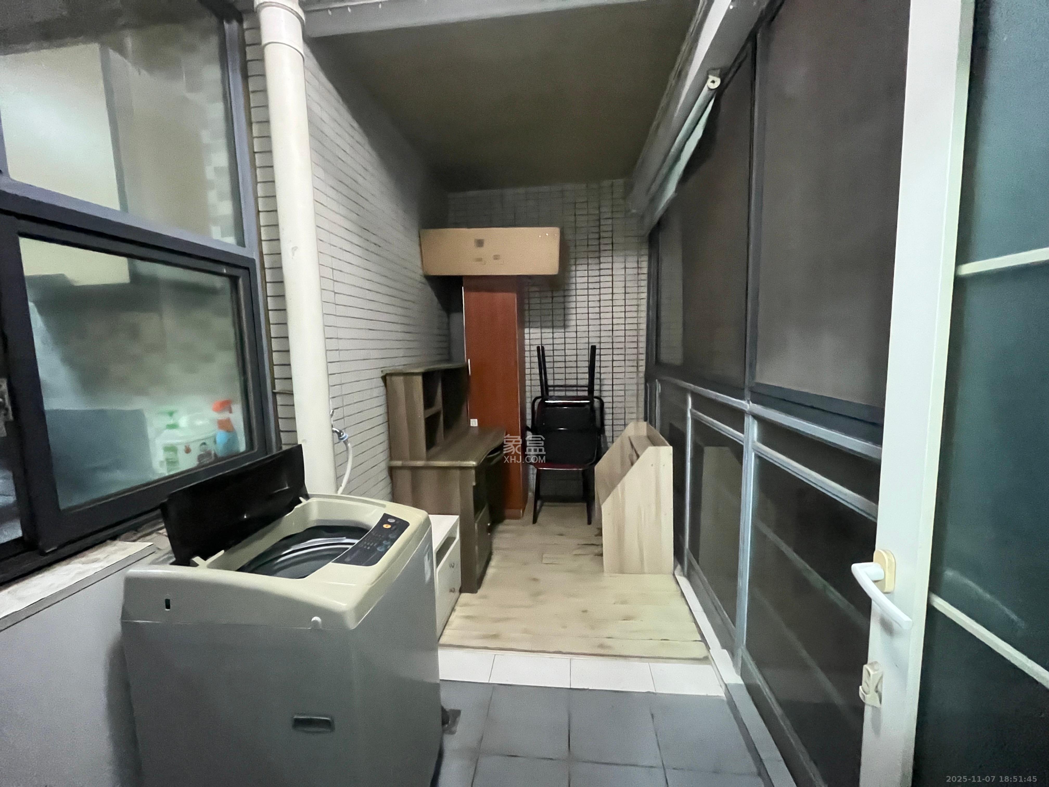 银港水晶城 2室2厅1卫 2200.0元/月 银港水晶城 2室2厅1卫 2200.0元/月室内图