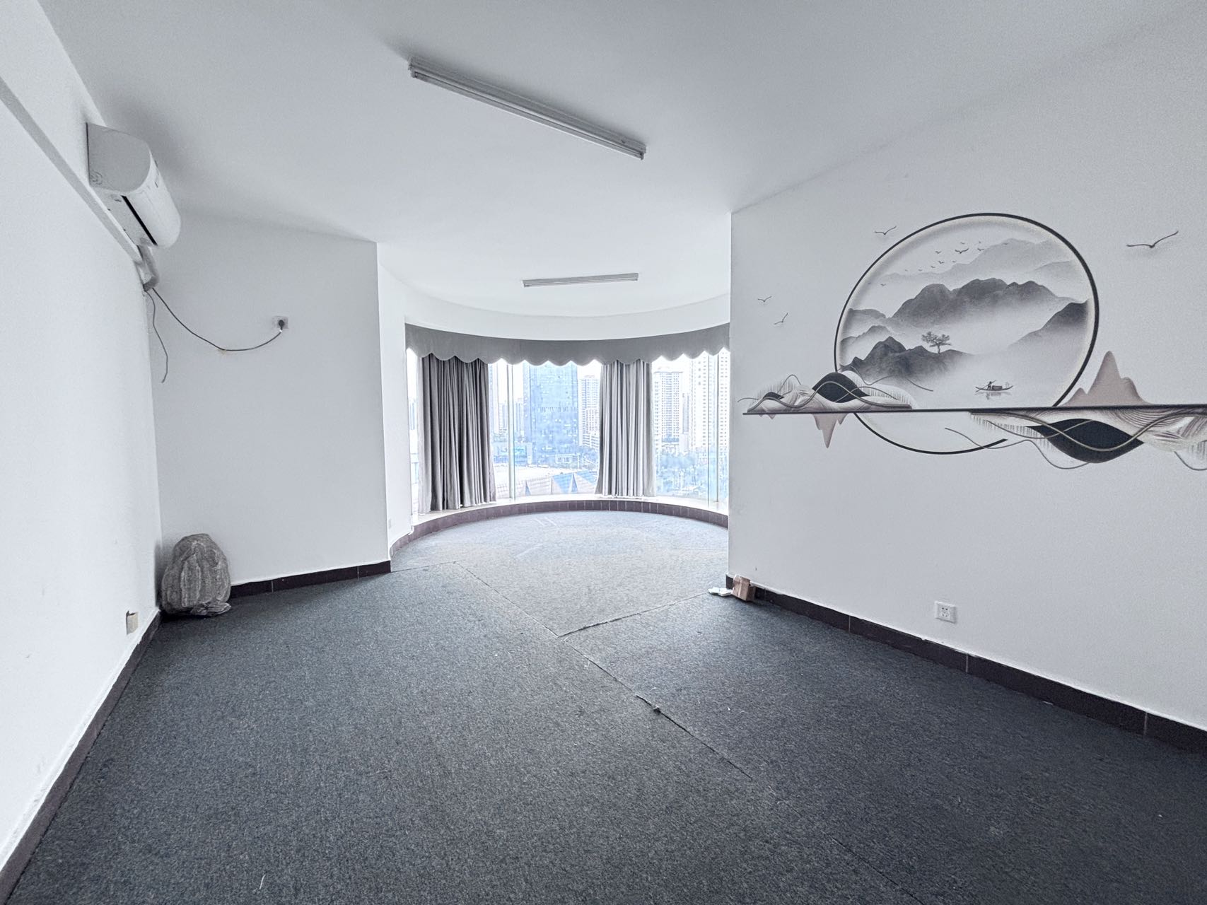 半山花园  4室1厅1卫    7000.0元/月室内图