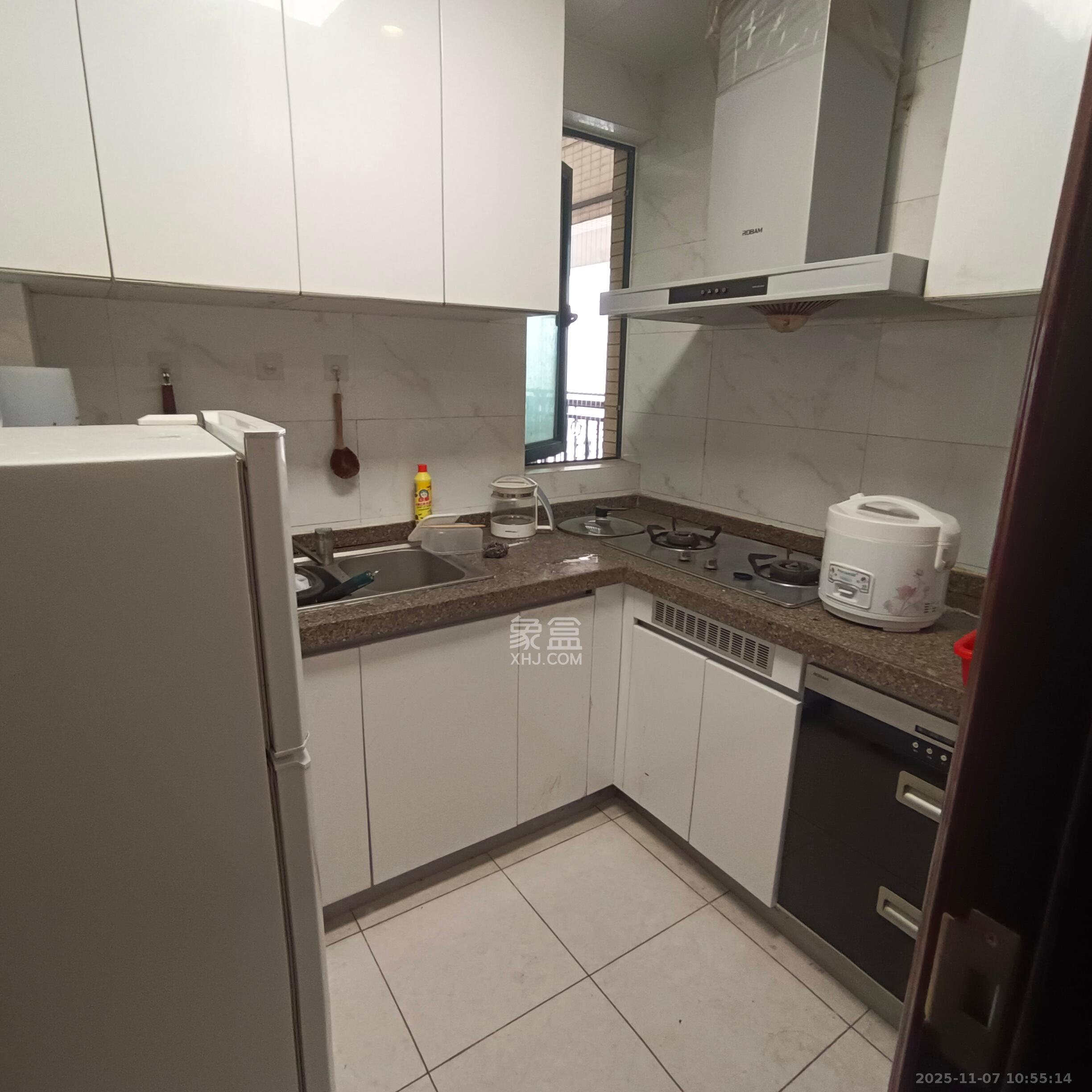 恒大雅苑  3室2厅1卫    2000.0元/月