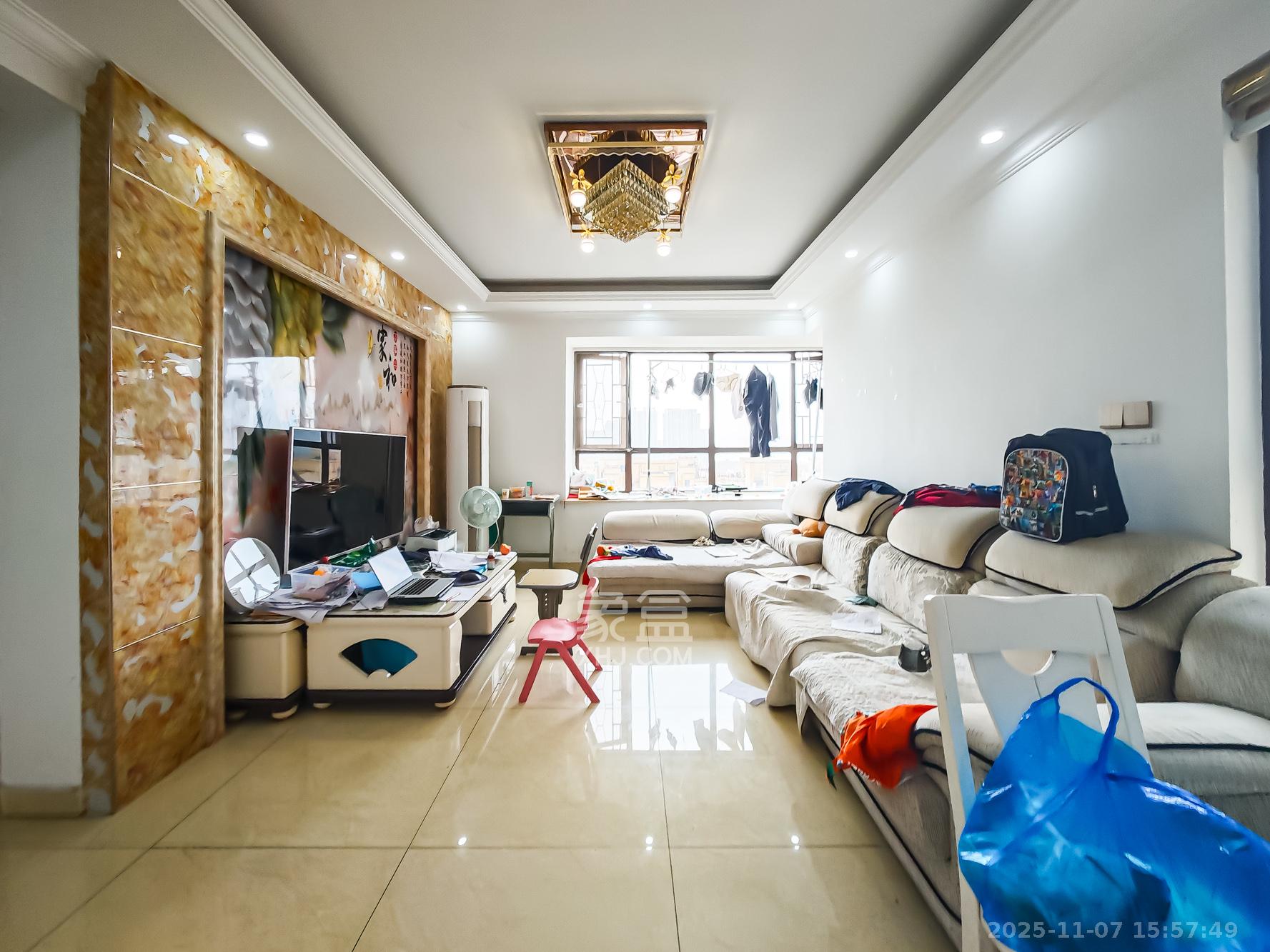 山语城二期 3室2厅1卫 65.0万 山语城二期 3室2厅1卫 65.0万客厅