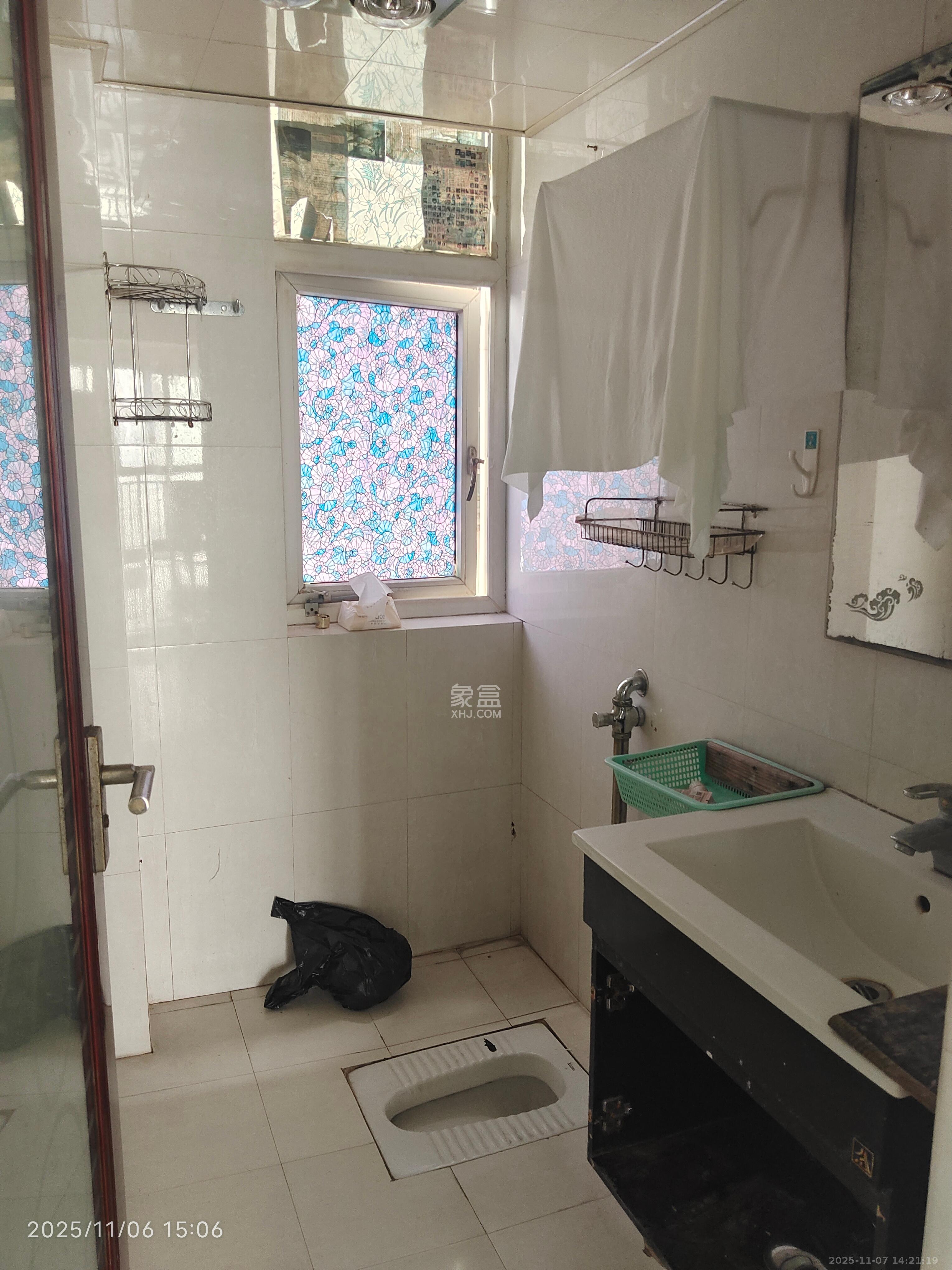 未来现代城  1室2厅1卫    1600.0元/月室内图