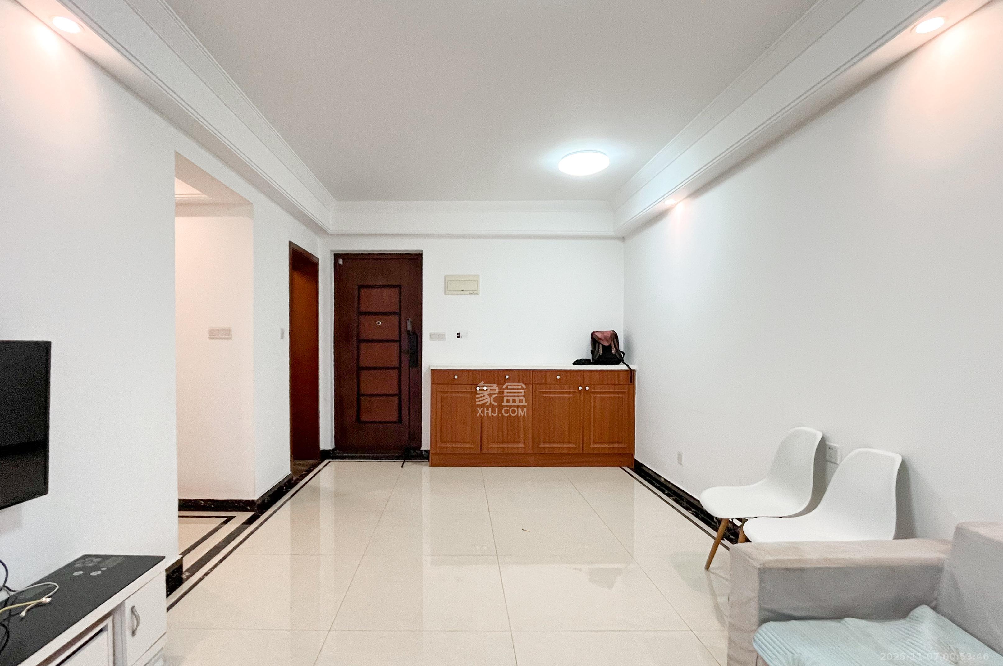 中海梅溪湖壹号  3室2厅1卫    118.0万客厅