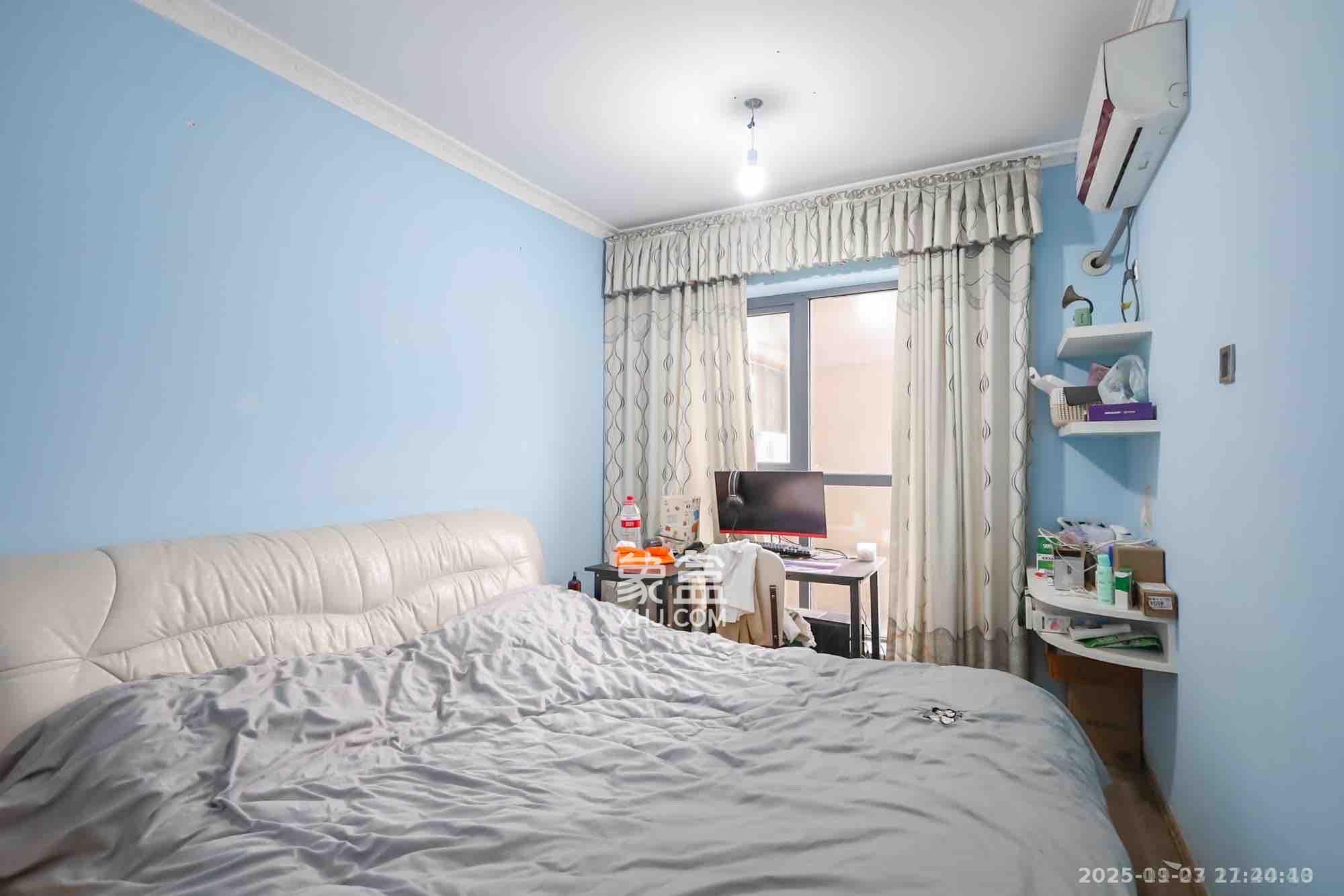 奥克斯广场 3室2厅2卫 3200.0元/月 奥克斯广场 3室2厅2卫 3200.0元/月室内图