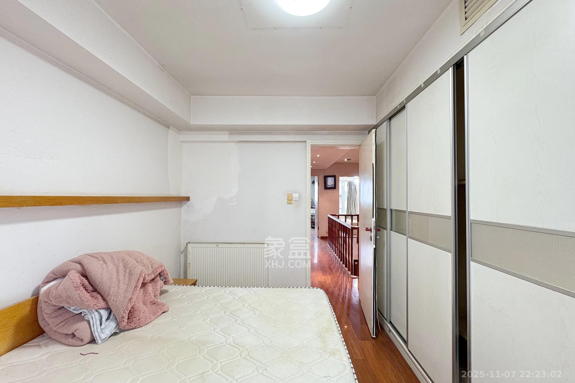 香格里嘉园  4室2厅2卫    150.0万卧室