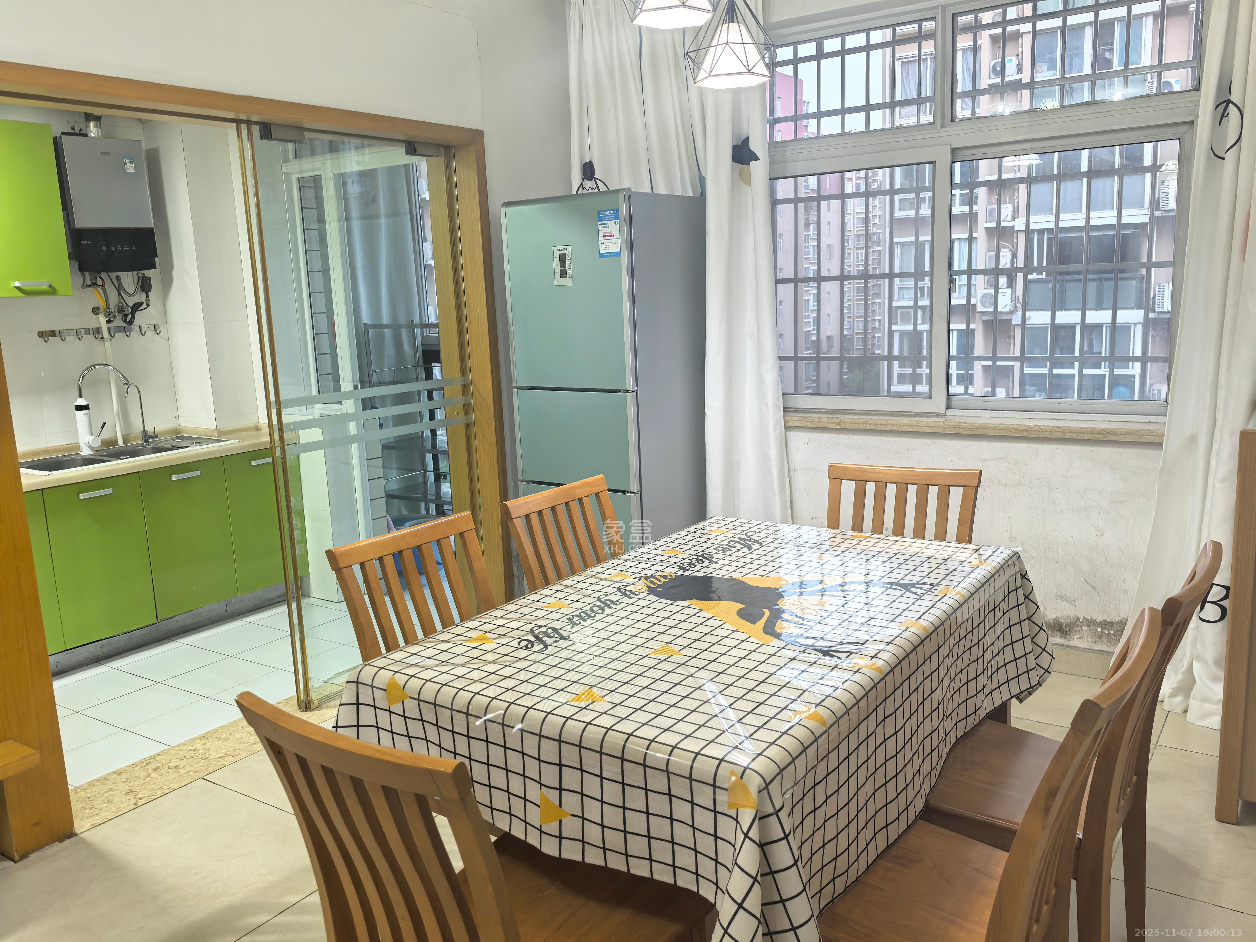 阳光嘉园  3室2厅2卫    3000.0元/月室内图