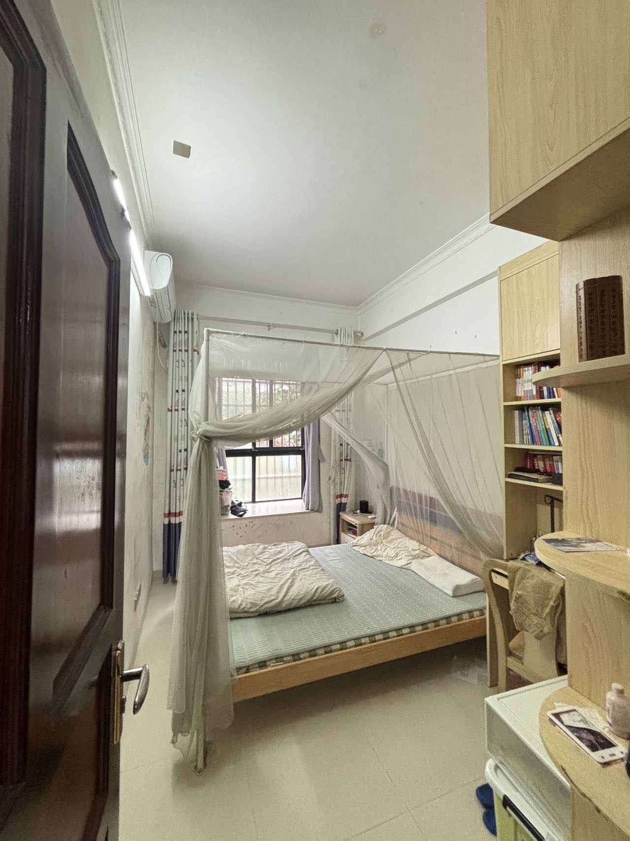 美兰新苑小区  3室2厅1卫    140.0万客厅