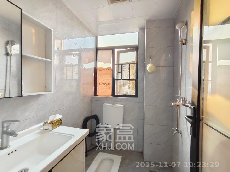 紫华郡  3室2厅1卫    1800.0元/月室内图