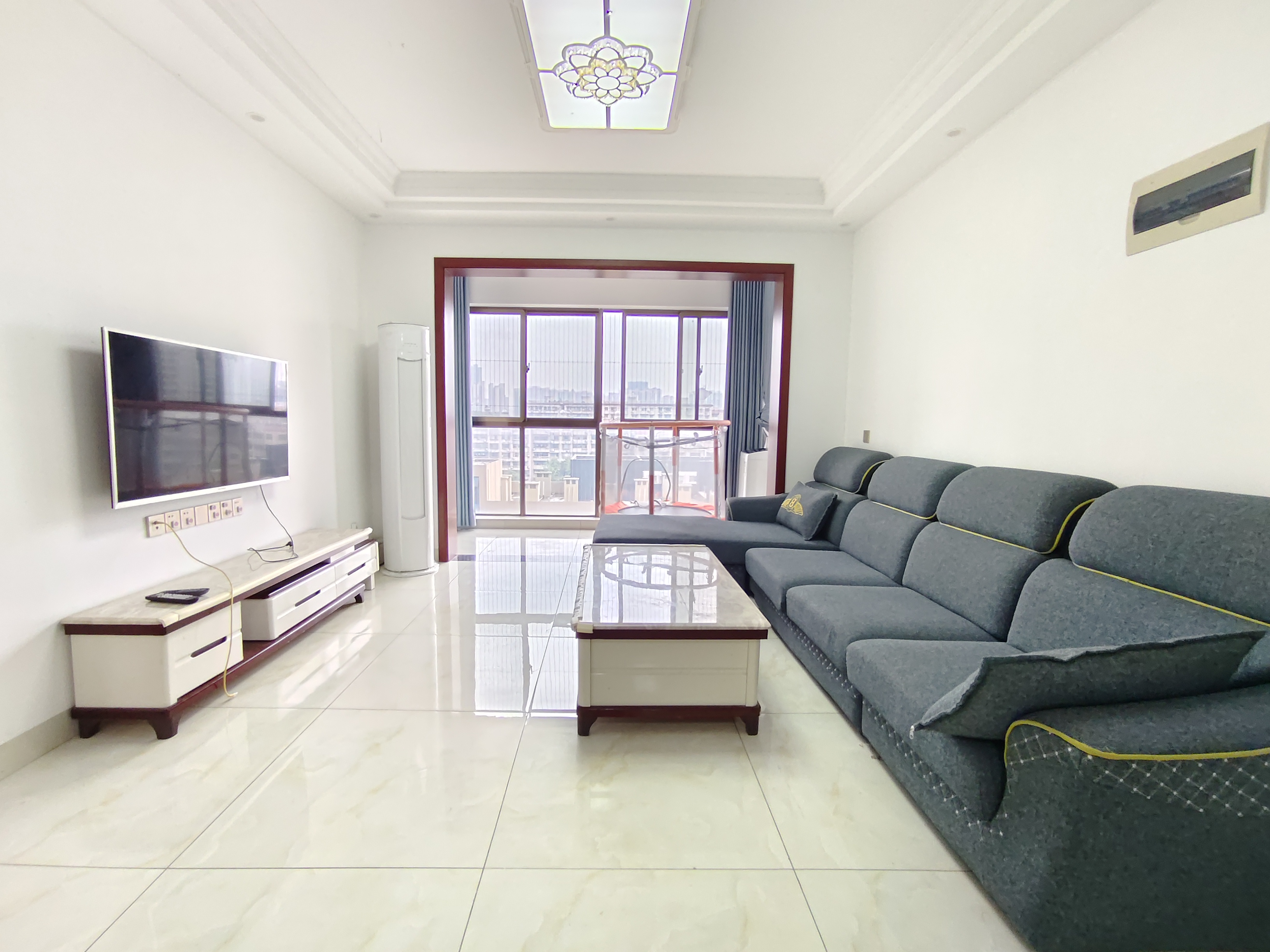 奥园广场 3室2厅2卫 2200.0元/月 奥园广场 3室2厅2卫 2200.0元/月户型图