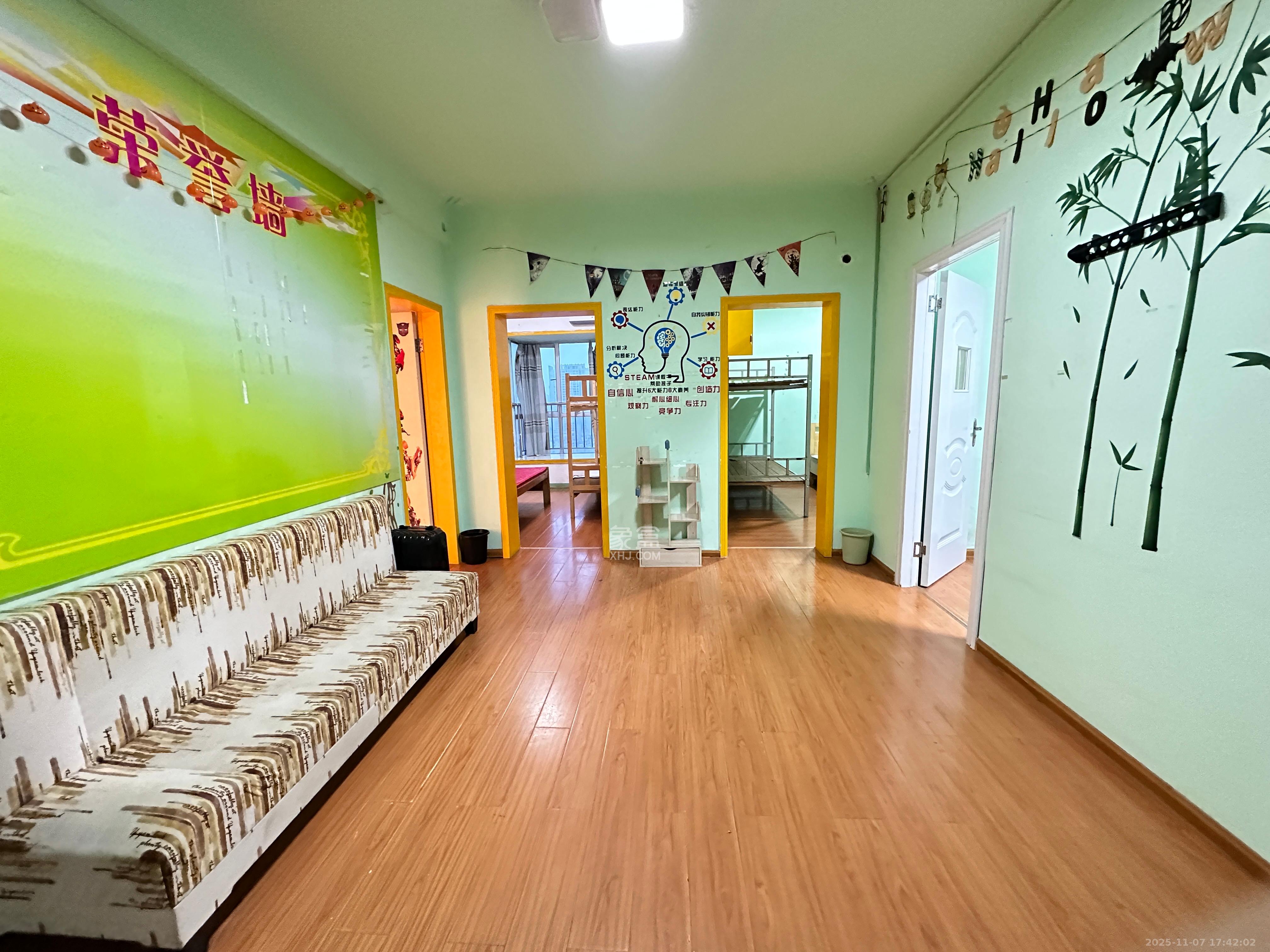 左岸右岸  3室2厅1卫    2200.0元/月