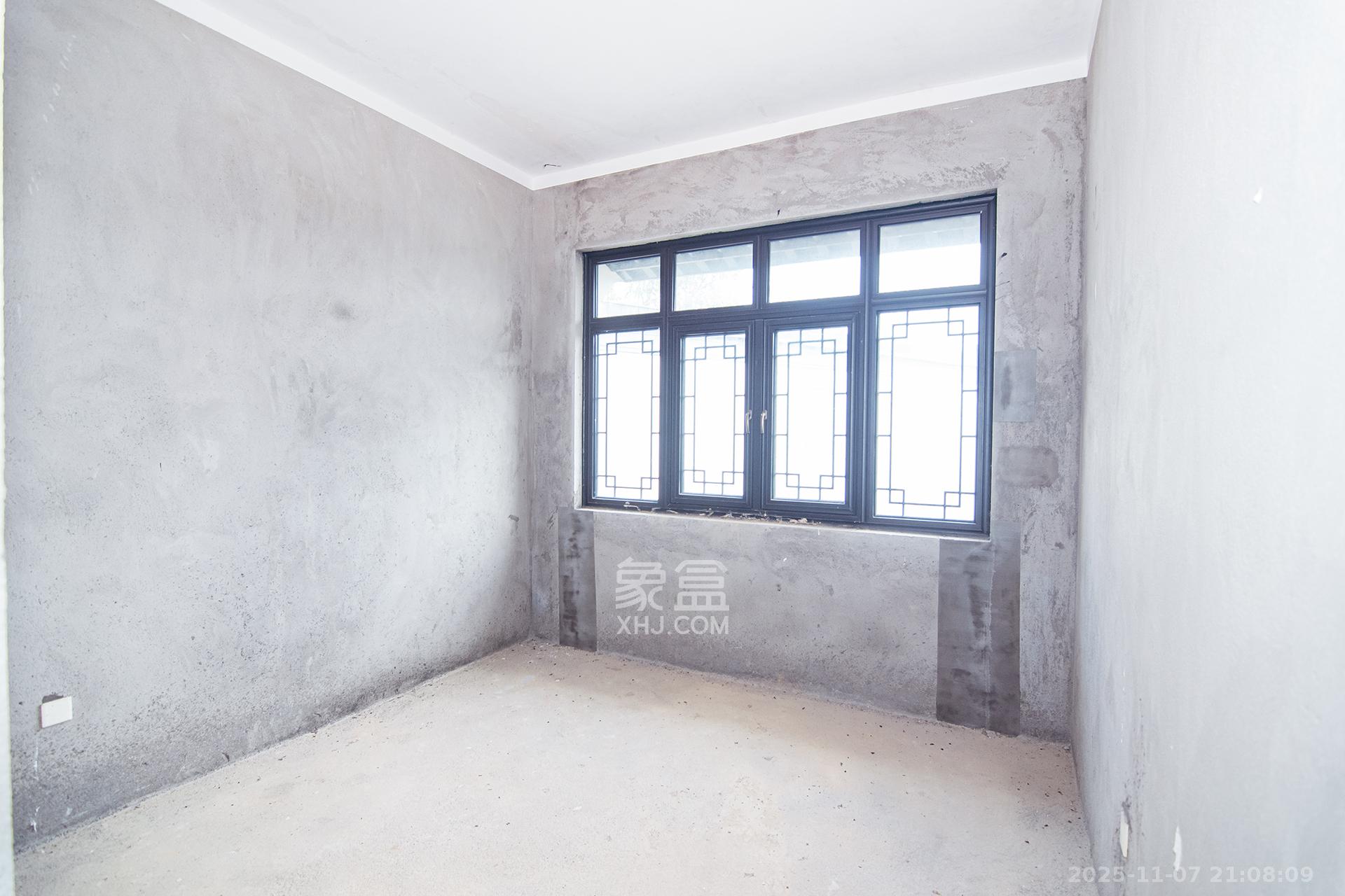 绿城高尔夫小镇  6室2厅2卫    900.0万卧室