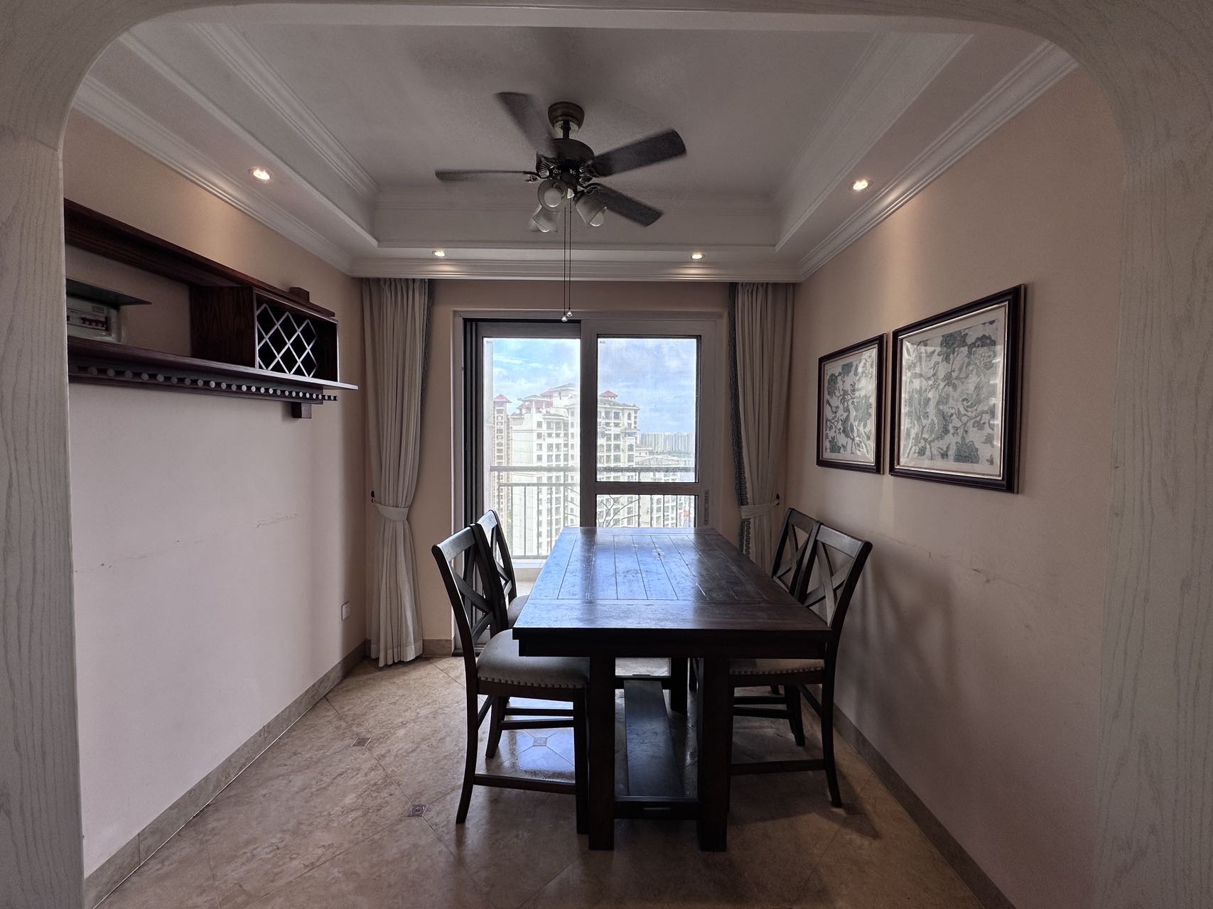 翡翠水城（住宅）  3室3厅2卫    178.0万客厅