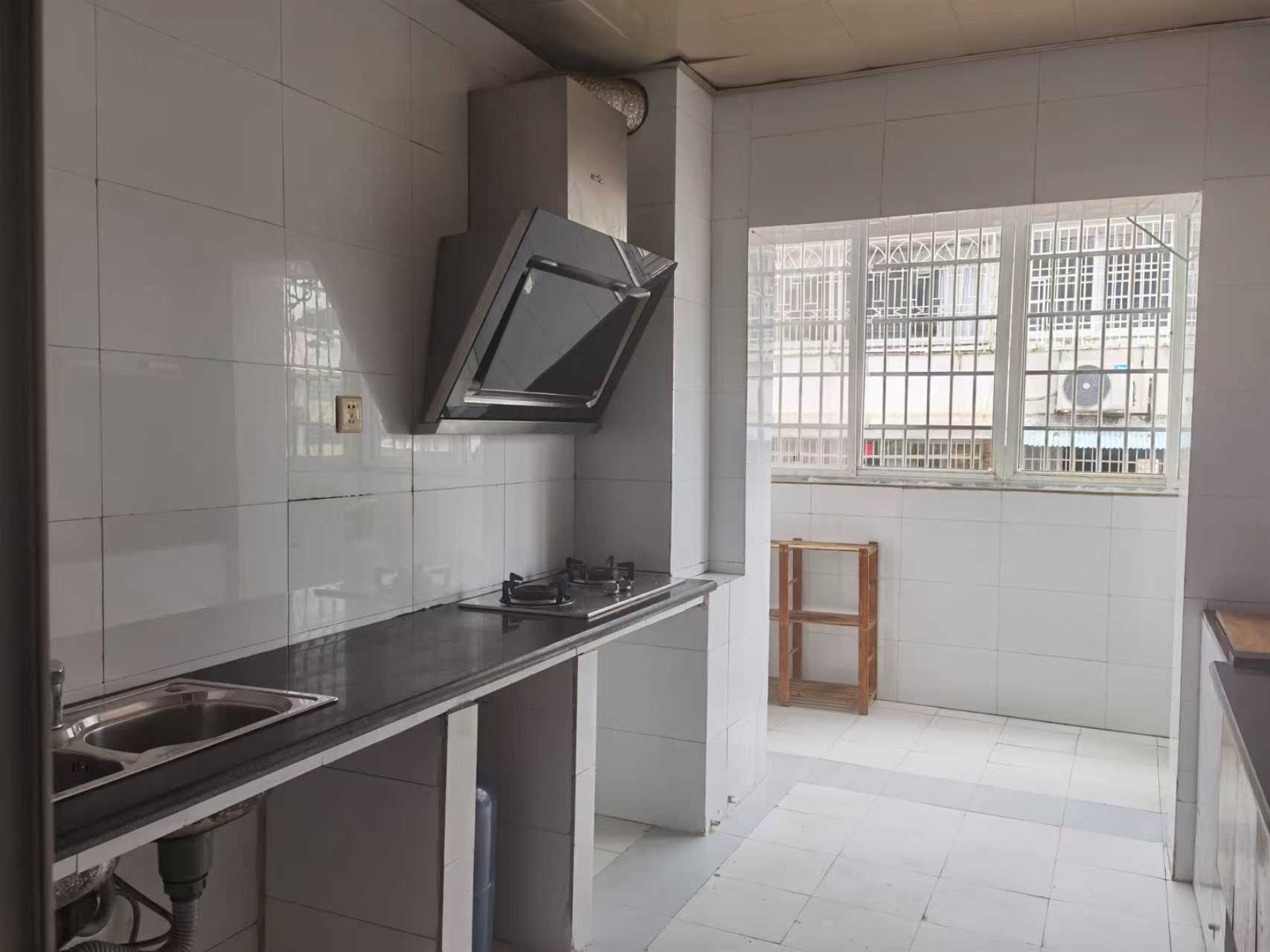 五金建材市场二期 5室2厅2卫 1800.0元/月 五金建材市场二期 5室2厅2卫 1800.0元/月室内图