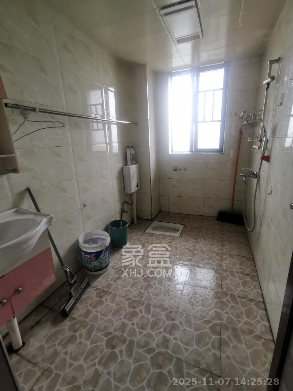 佳辉丽景鑫城  3室2厅1卫    2000.0元/月室内图