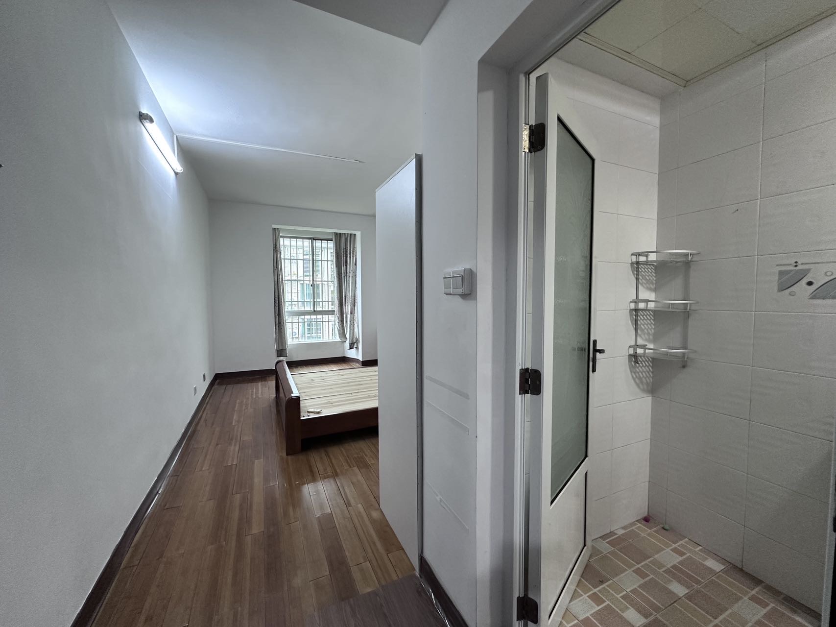 绿色佳园 3室2厅2卫 140.0万 绿色佳园 3室2厅2卫 140.0万客厅