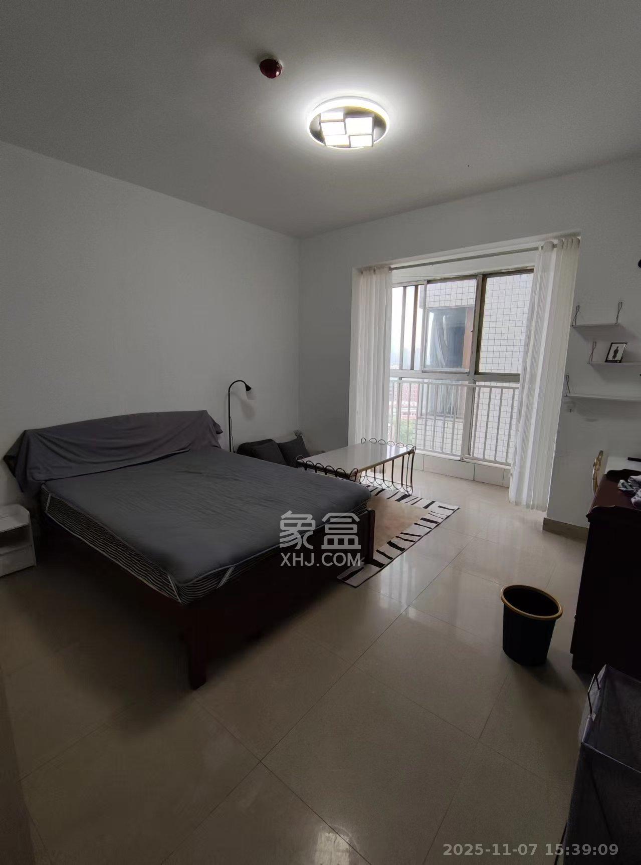 东方新世界  1室1厅1卫    1300.0元/月