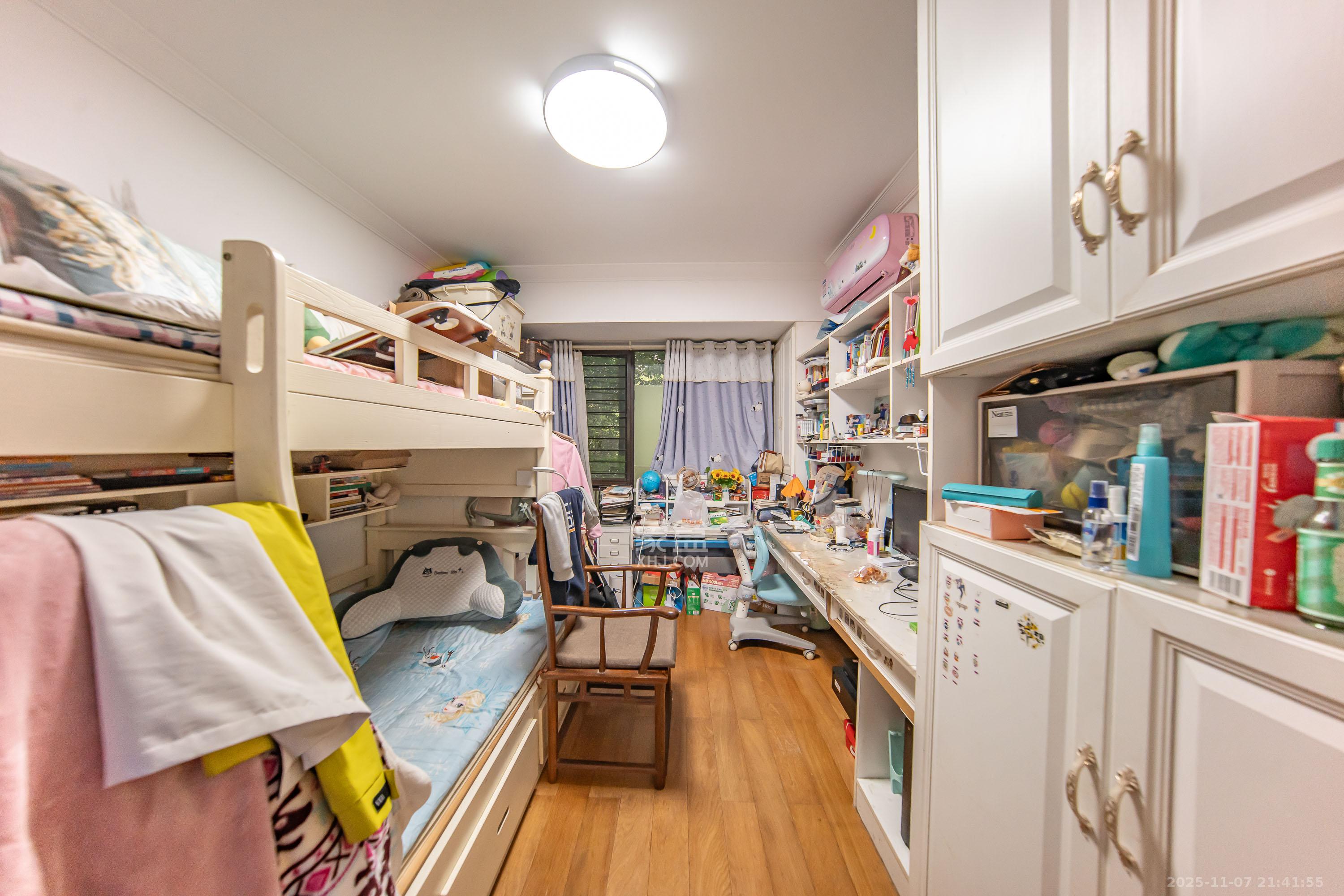 中海国际四期 3室2厅2卫 70.0万 中海国际四期 3室2厅2卫 70.0万卧室