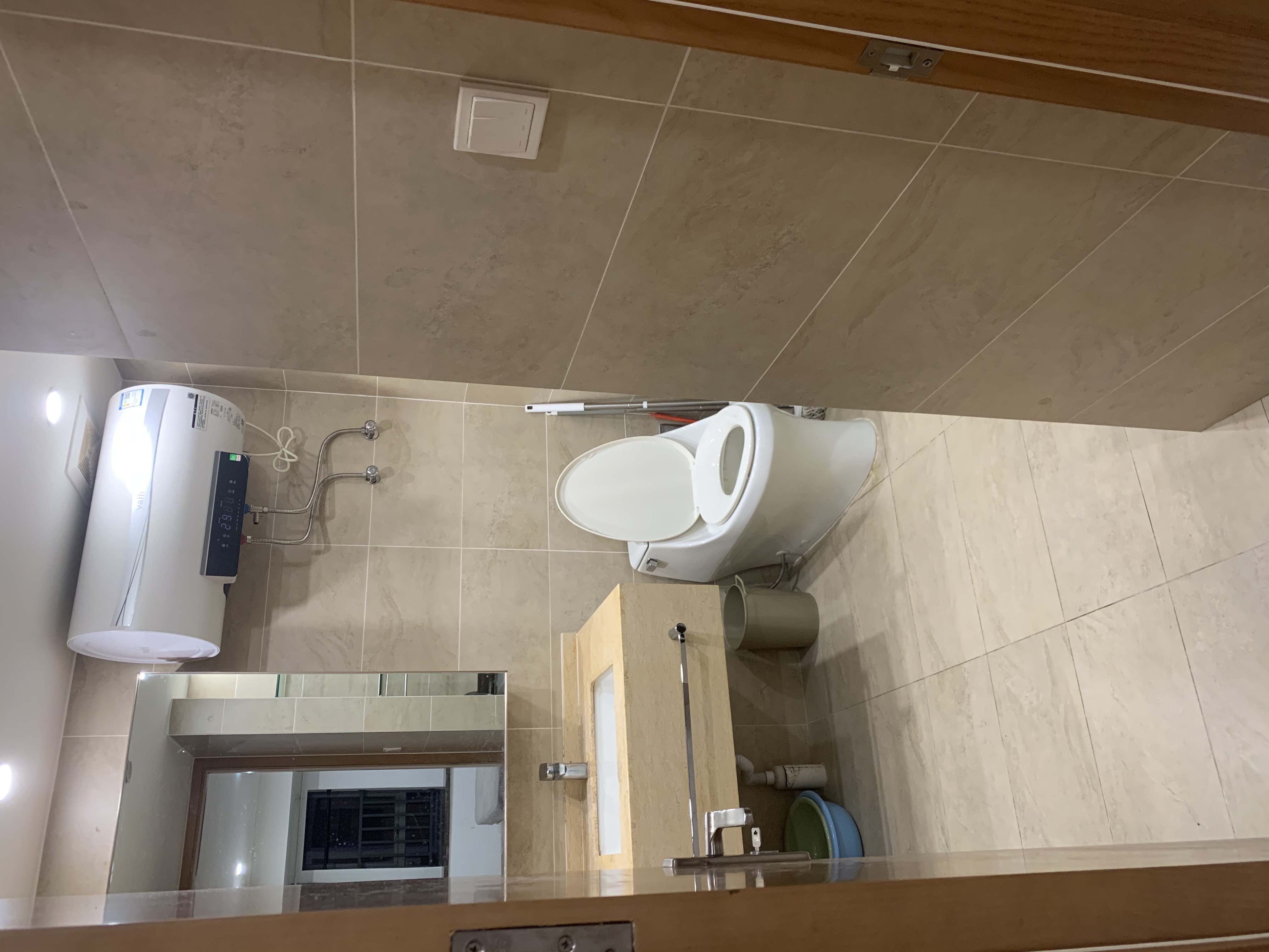 海航豪庭南苑  1室1厅1卫    2800.0元/月室内图