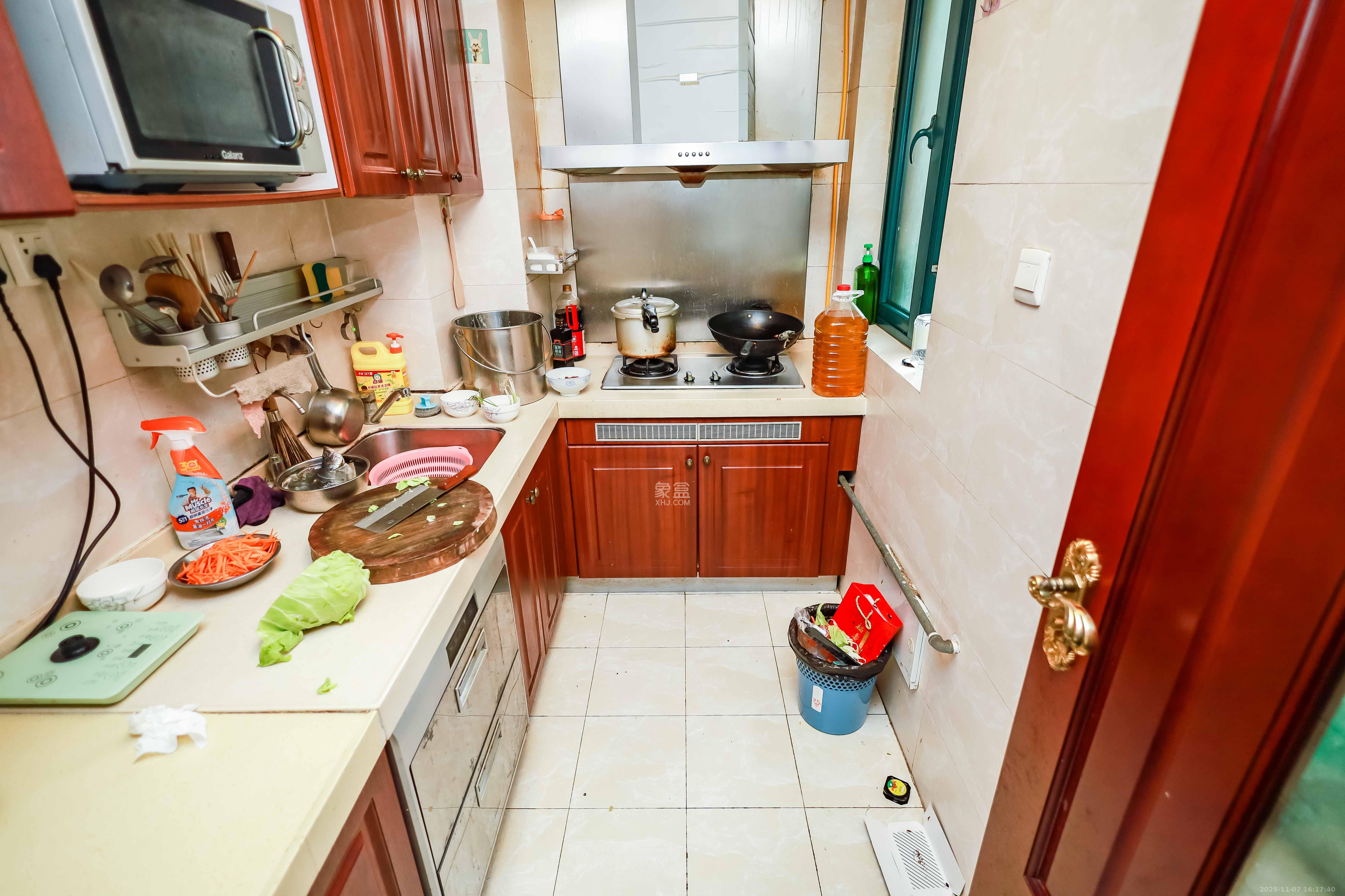 恒大华府  3室2厅1卫    130.0万厨房