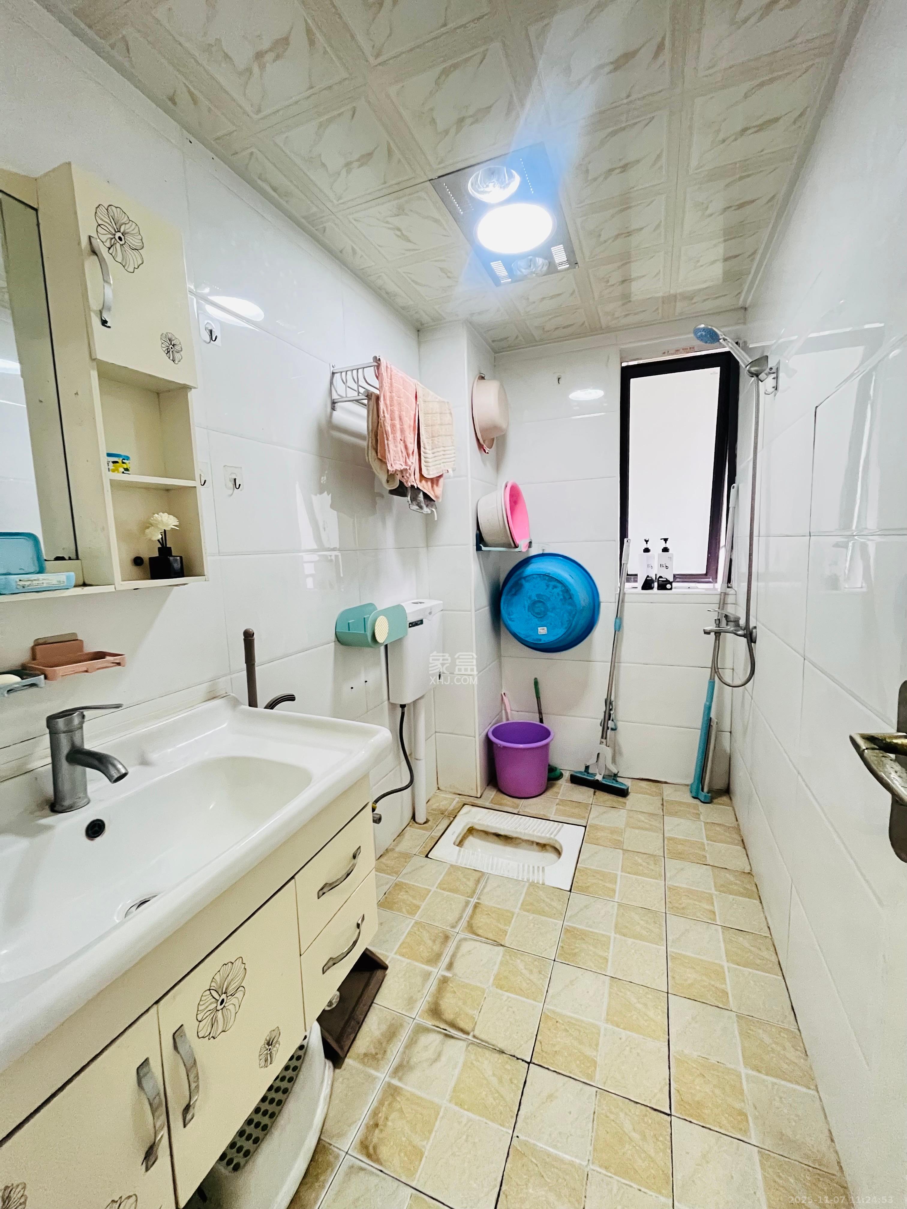 和泓梅溪四季 3室2厅2卫 2500.0元/月 和泓梅溪四季 3室2厅2卫 2500.0元/月室内图